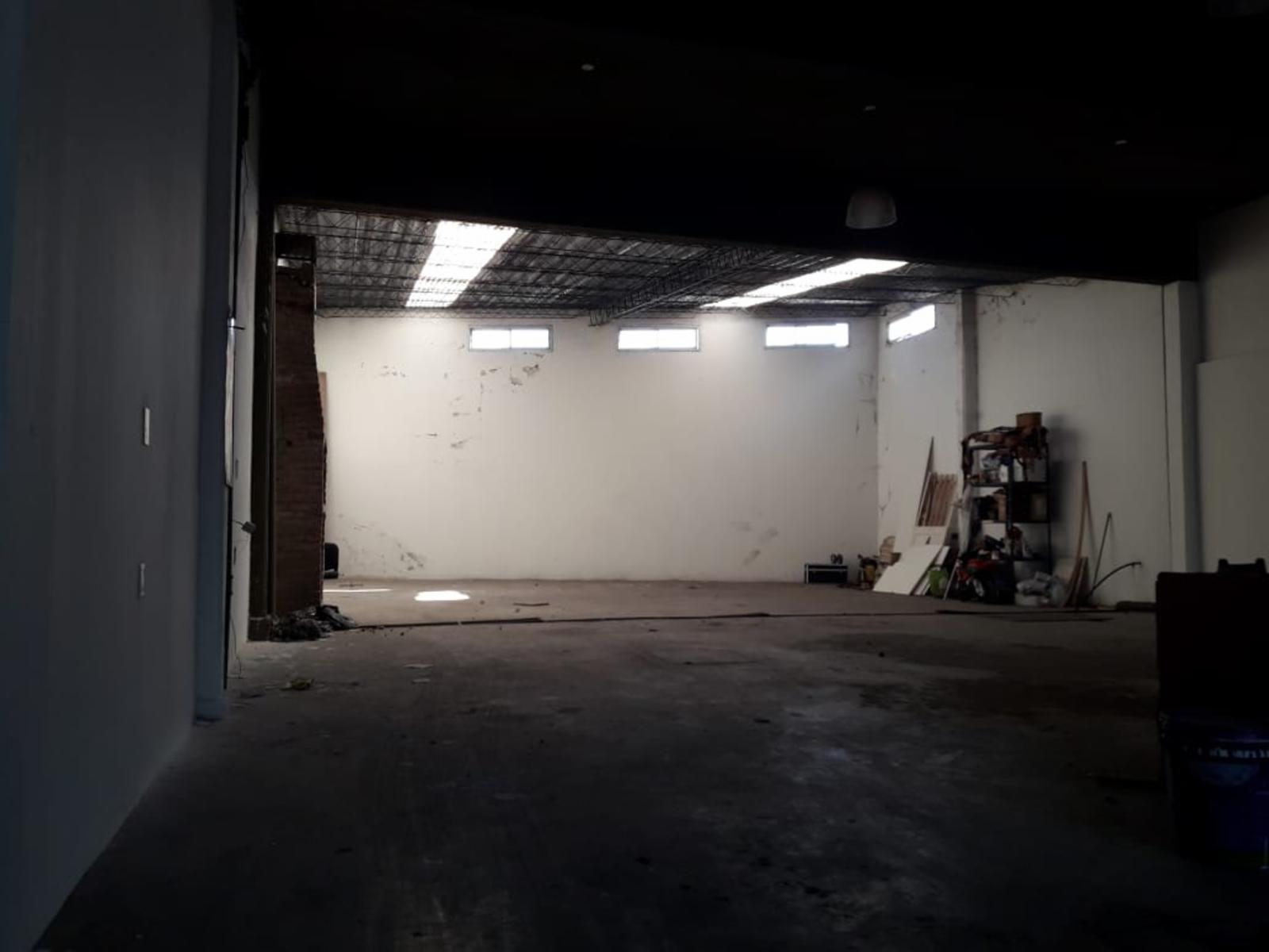 Hipólito Yrigoyen 15183 · Almirante Brown — foto 5