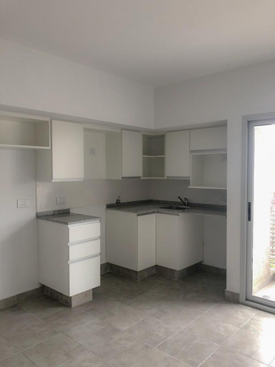 esmeralda 425 · Morón — foto 3