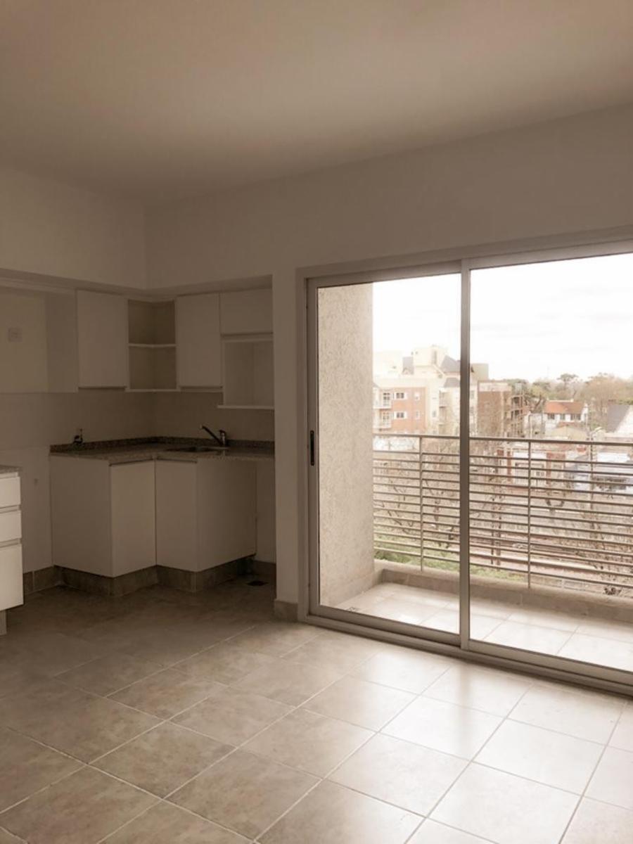 esmeralda 425 · Morón — foto 4