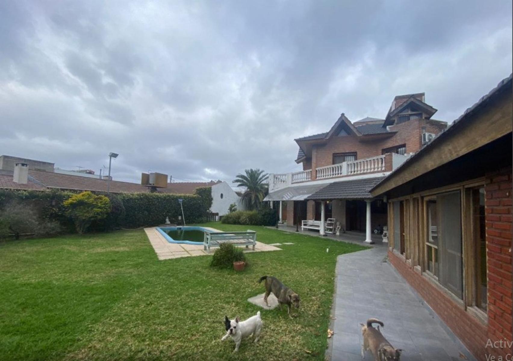 Casa de cinco ambientes a la venta en José C Paz, APTO CREDITO
