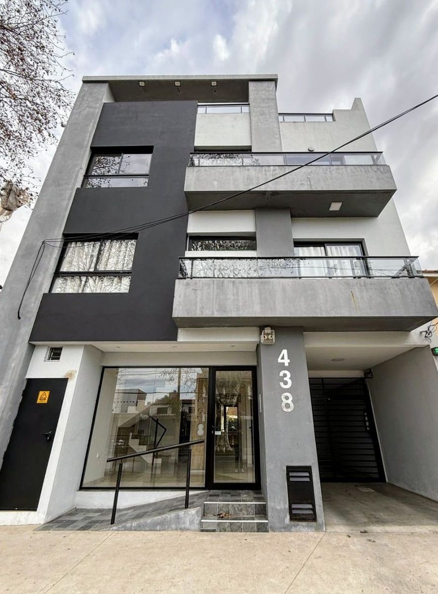 DEPARTAMENTO 2 AMBIENTES CON COCHERA. APTO CREDITO.