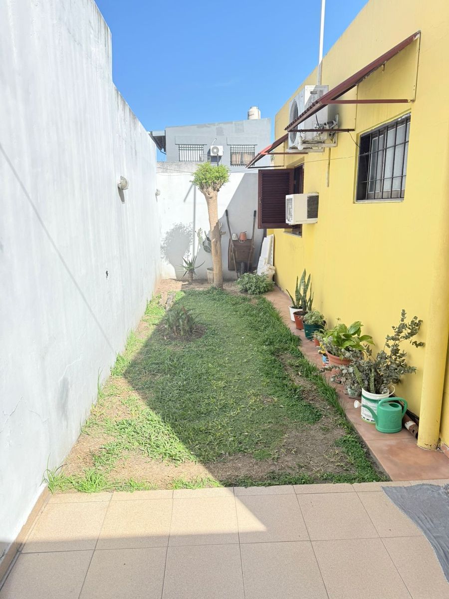 Madre Cabrini 2128- casa interna-