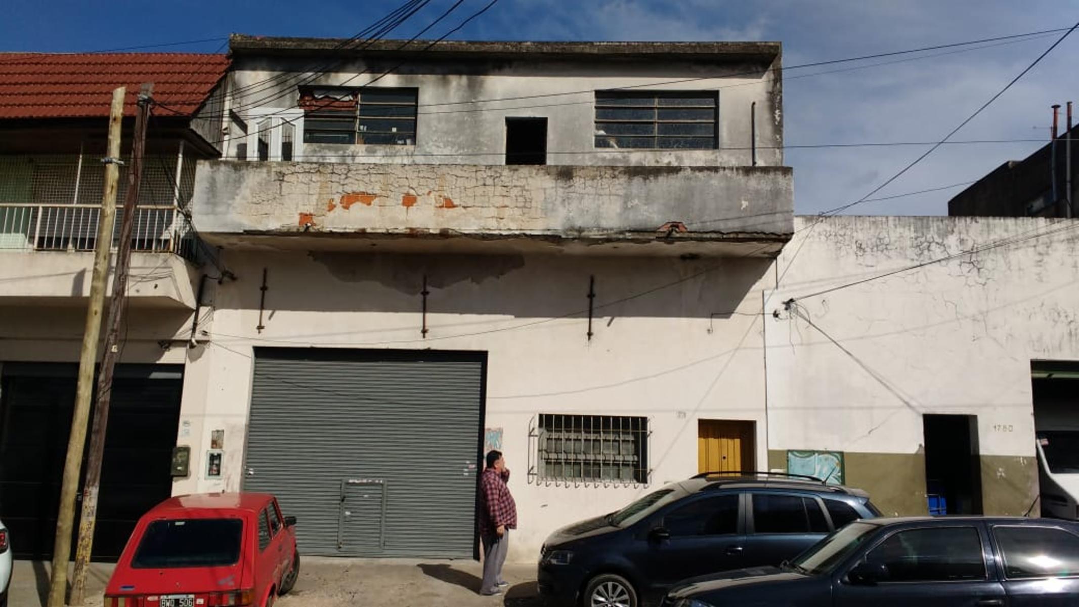 EXCELENTE PROPIEDAD EN  ZONA INDUSTRIAL GALPÓN  DE 300 M2 MAS SALÓN MAS DEPARTAMENTO