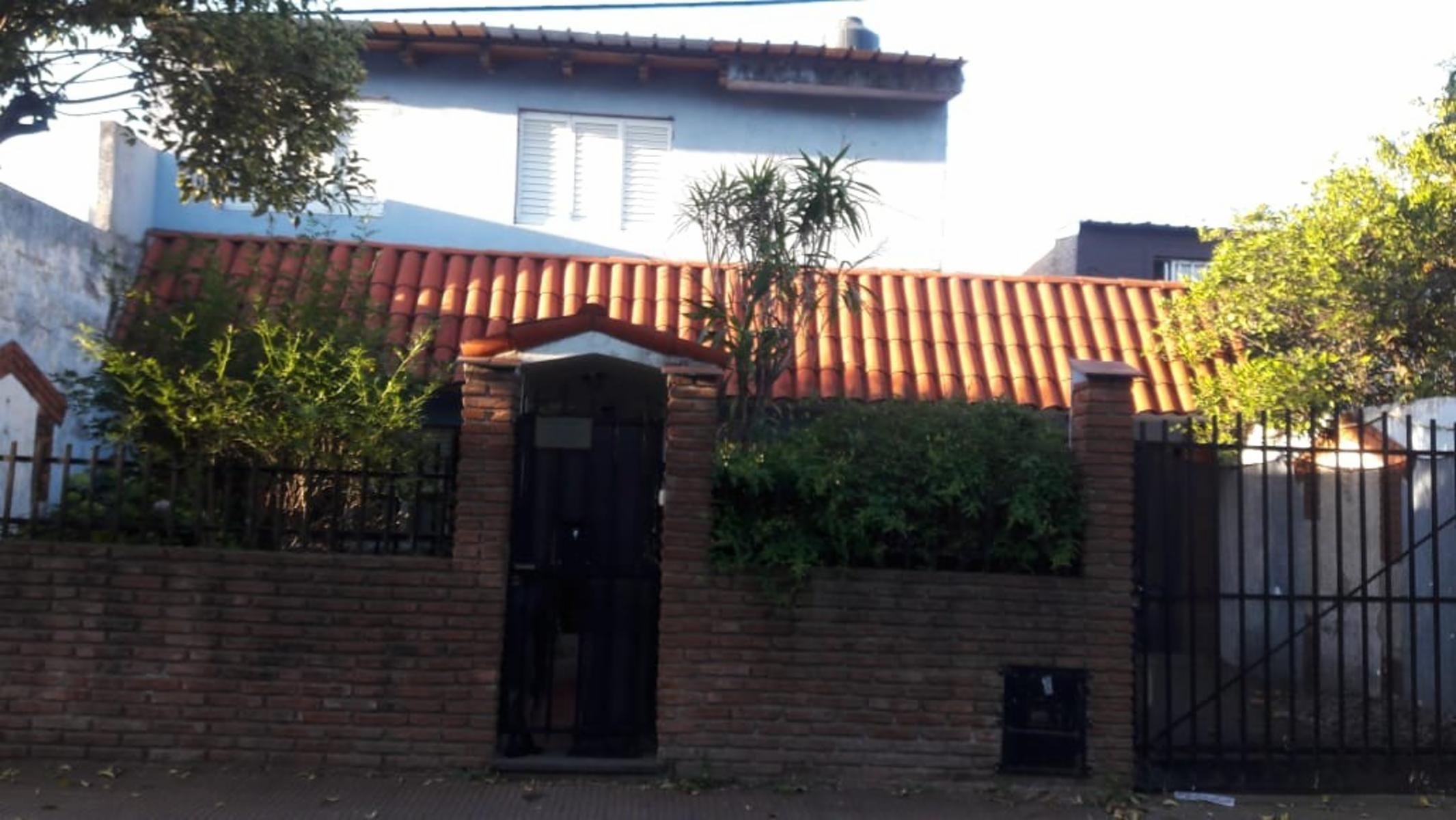 Julio Marc 2368 -casa al frente-