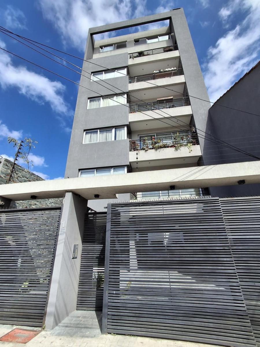 DEPARTAMENTO DE 2 AMBIENTES C COCHERA EN BANFIELD.