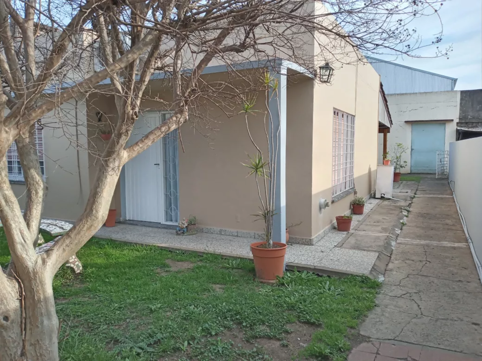 VENTA CASA 3 AMBIENTES A RECICLAR CON LOCAL, CASA AVITABLE 3 AMBIENTES Y GALPON