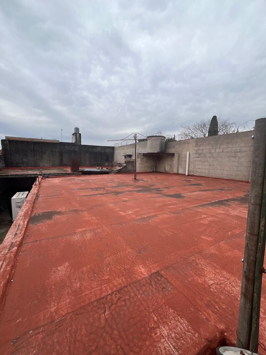 Vende casa 3 ambientes sobre lote de 200 m². Zona Cementerio Armenio