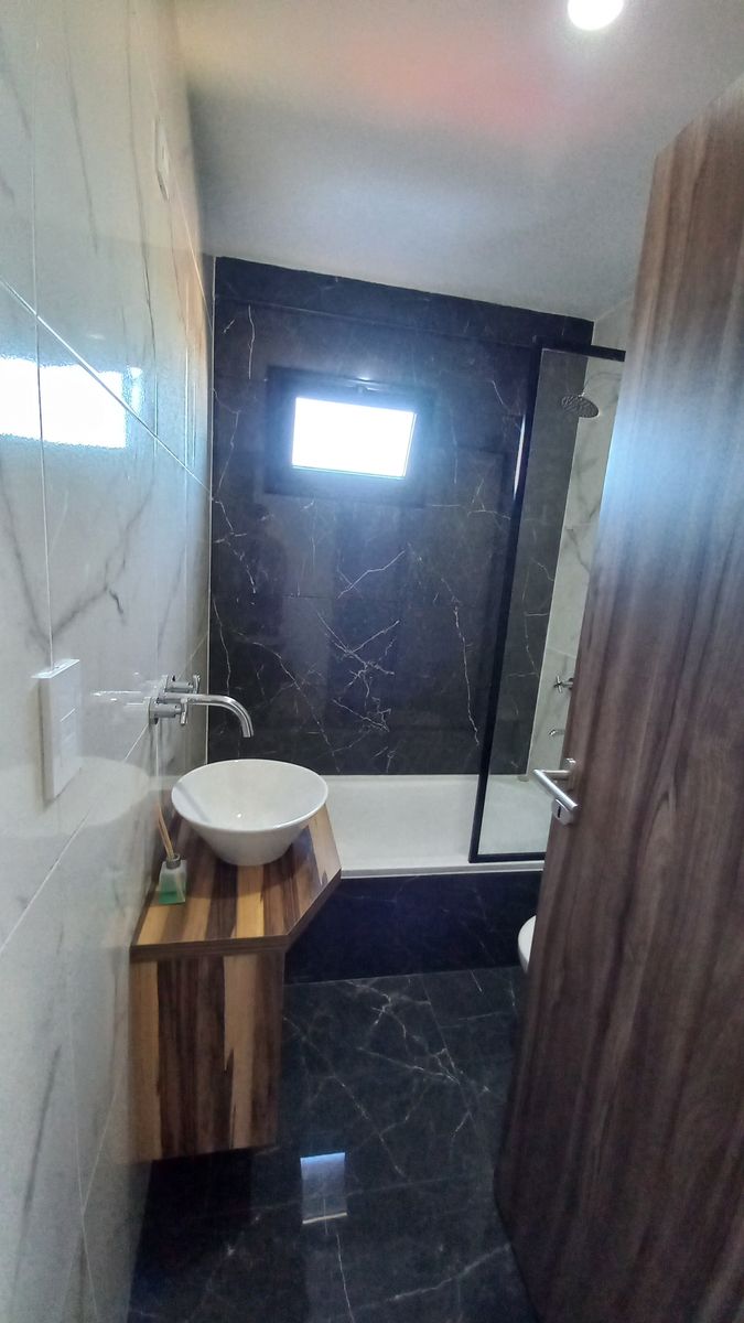 LLAVALLOL 960 · Lanús — foto 4