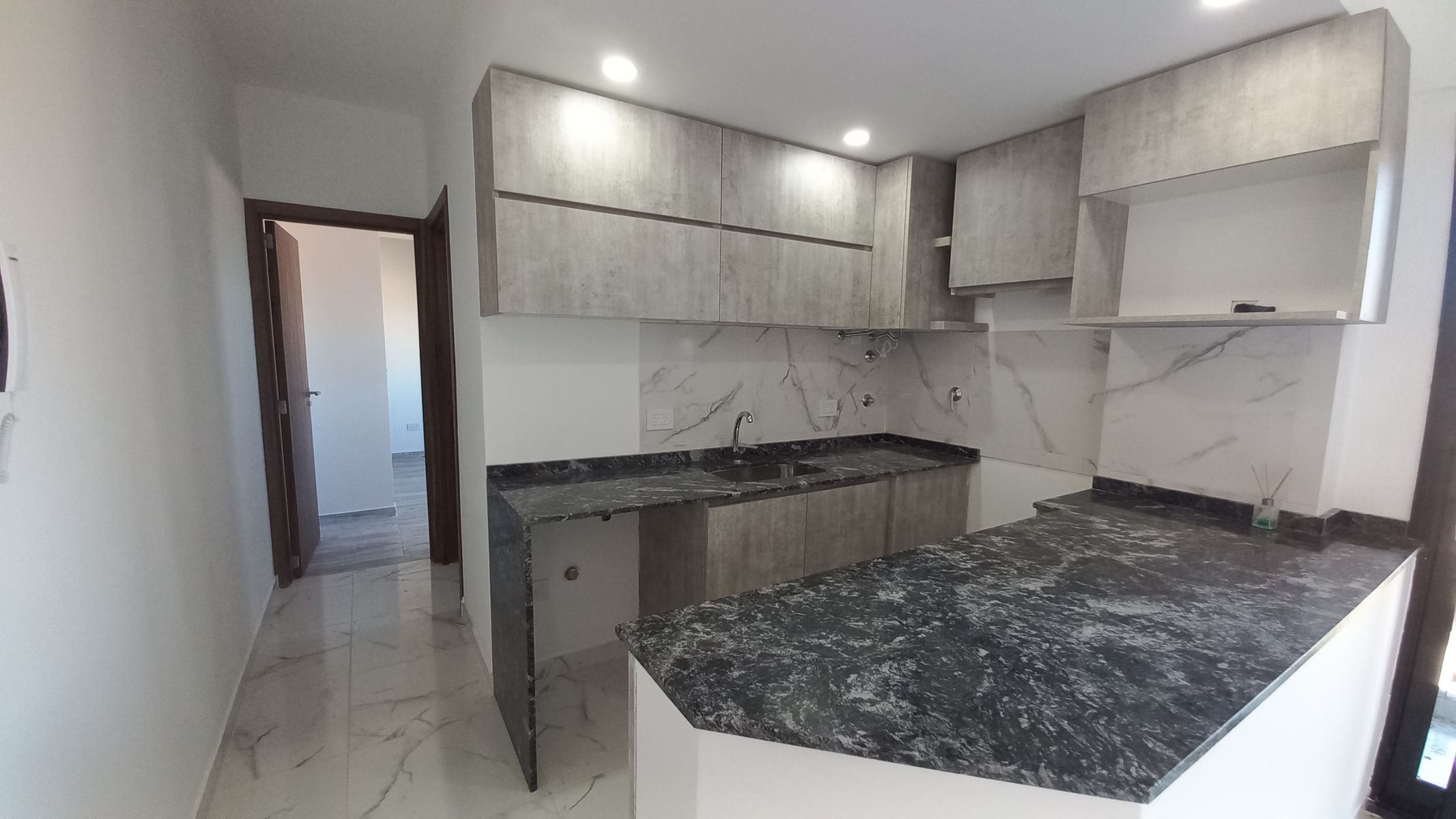LLAVALLOL 960 · Lanús — foto 5