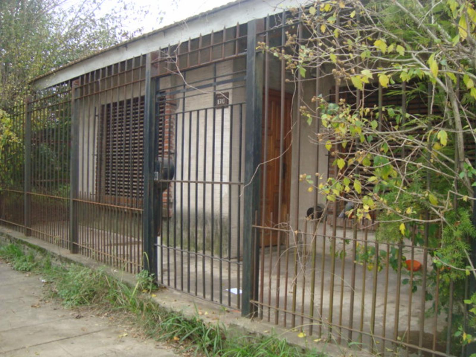 CASA EN VENTA, TEMPERLEY ESTE. JULIAN DE CASAL AL 1300 . APTA CREDITO HIPOTECARIO 