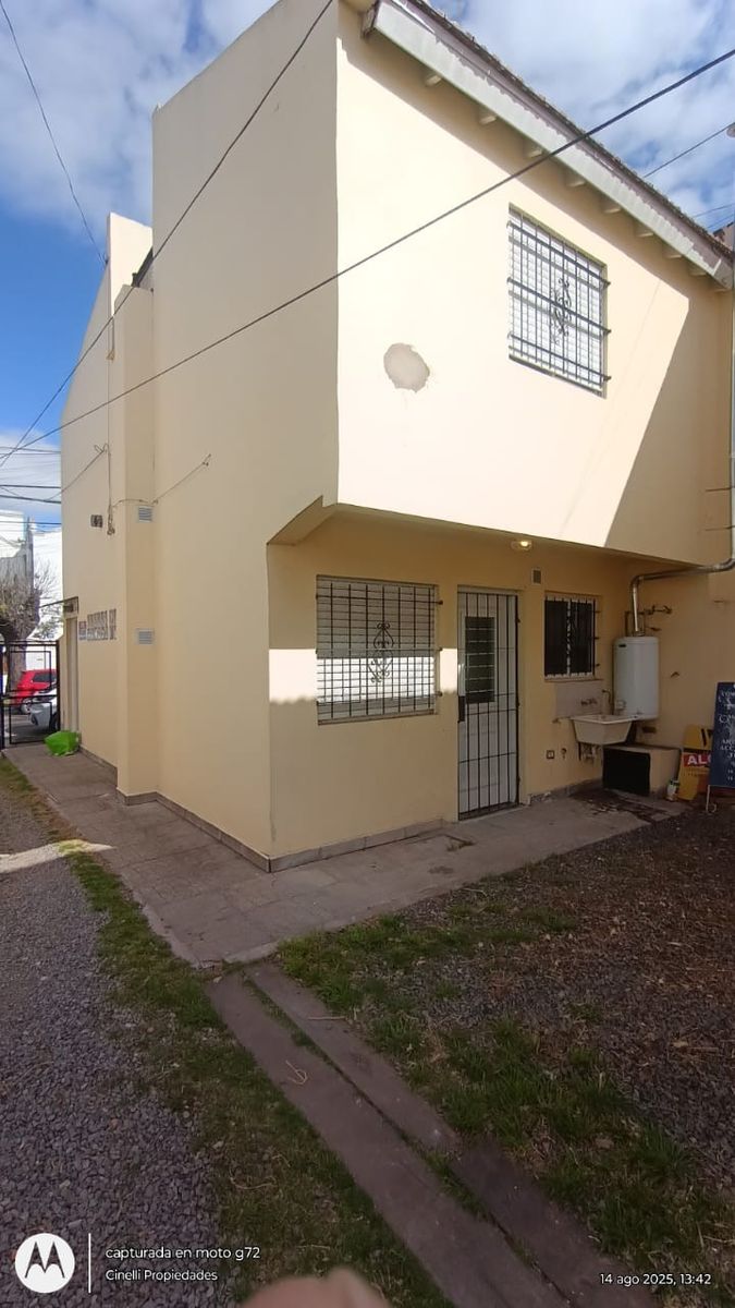 Dúplex a 2 cuadras de la estación y transporte - ¡Imperdible