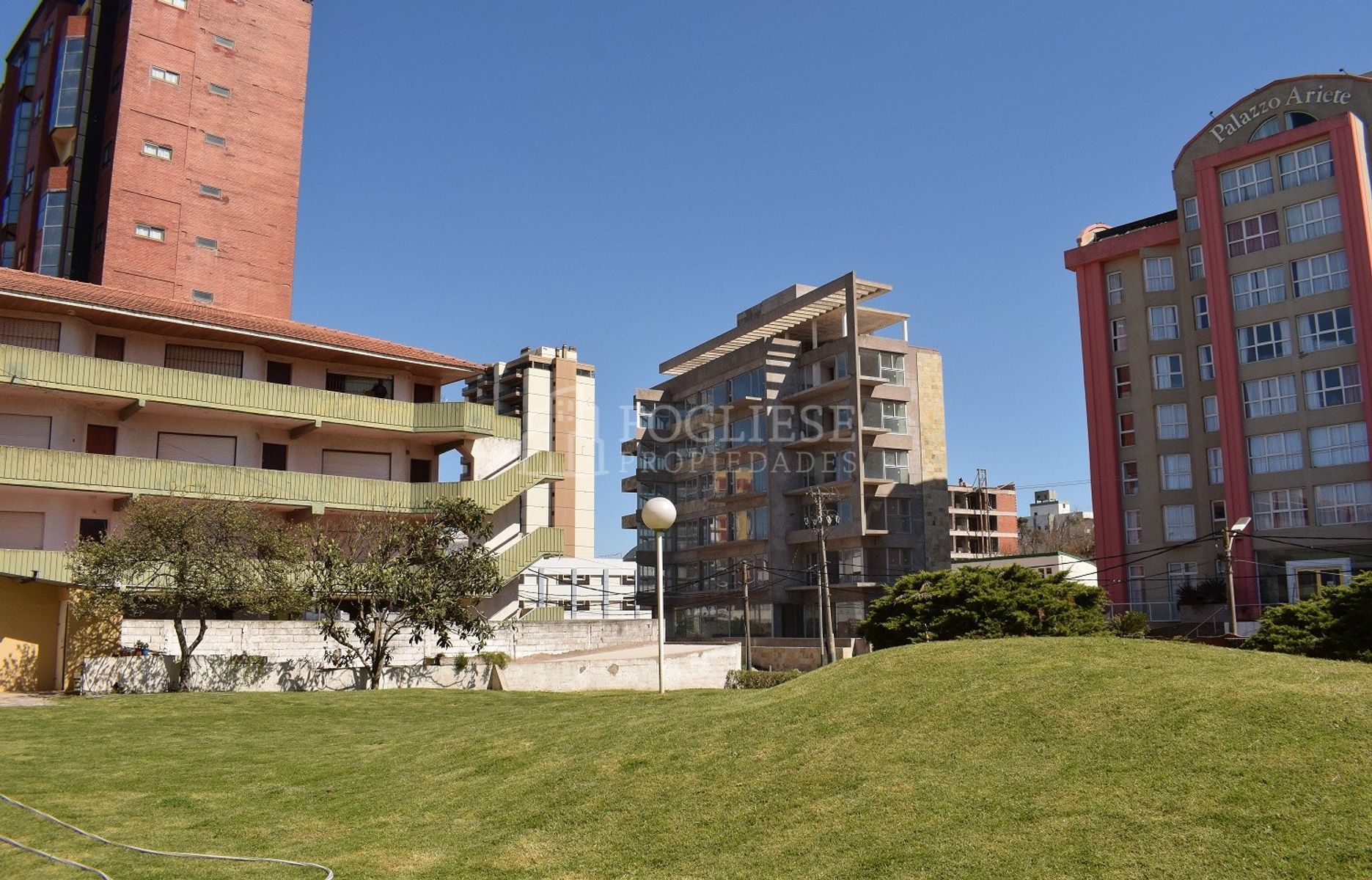 Avenida 1 entre Paseos 104 y 105 · Villa Gesell — foto 17