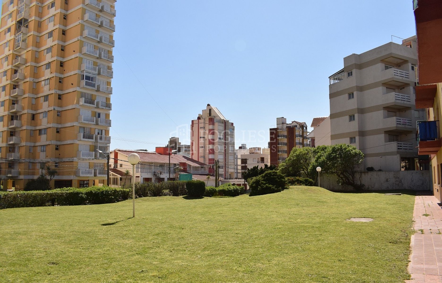 Avenida 1 entre Paseos 104 y 105 · Villa Gesell — foto 6