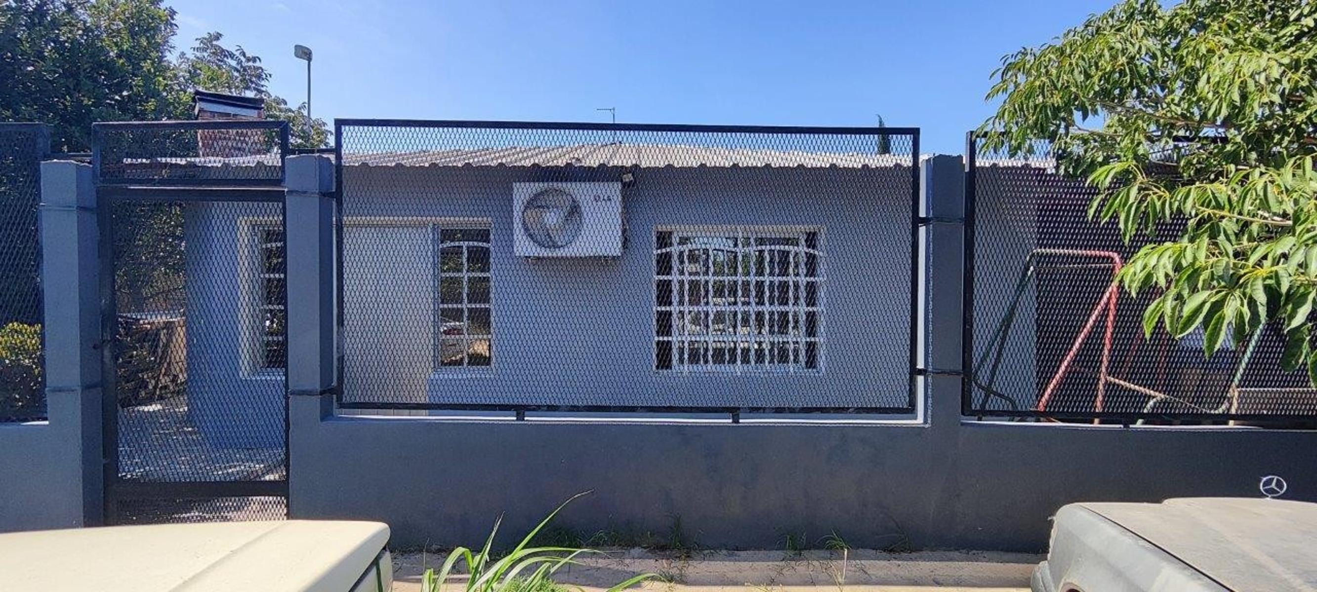 VENTA DE CASA 3 AMBIENTES - MÁS 2 DEPARTAMENTOS MONO AMBIENTE Y UN GALPÓN - MONTE GRANDE