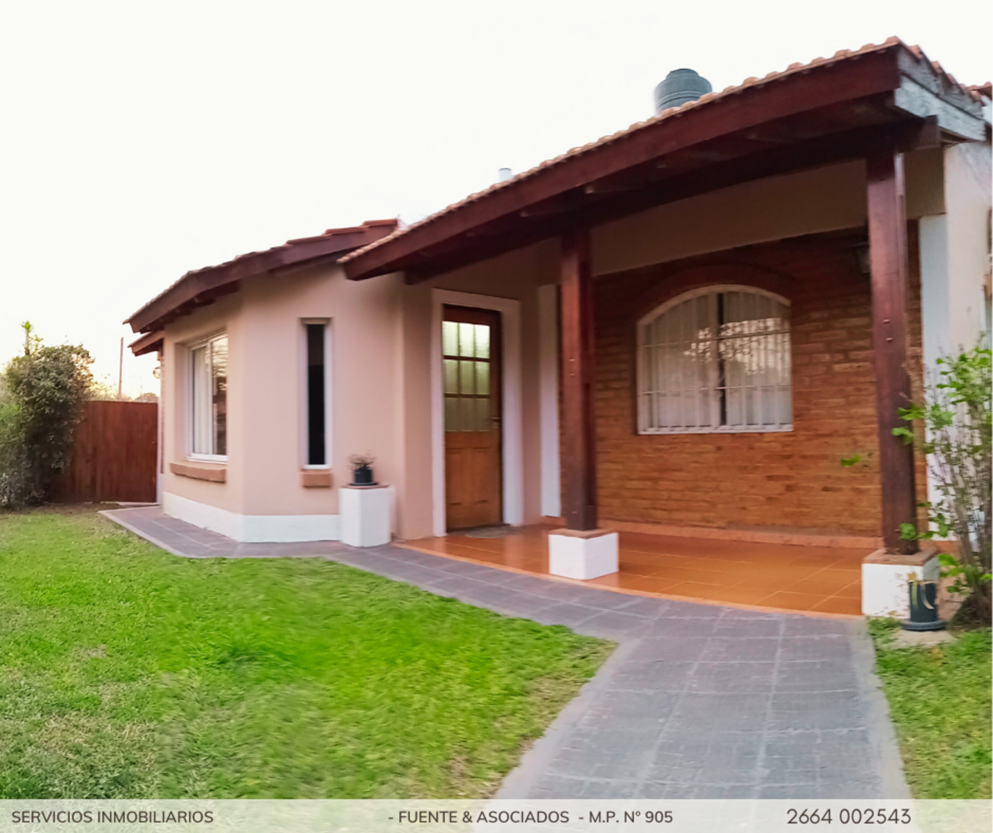 CASA ESQUINA EN VILLA DE MERLO SOBRE CALLE PRINCIPAL - CENTRO - 3DORMITORIOS - VENTA PERMUTA