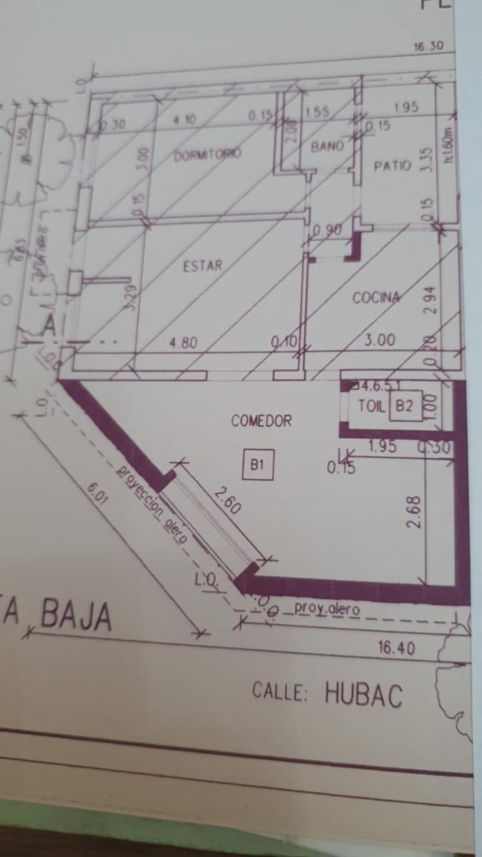 Excelente propiedad de 3 amb. Con patio en impecable estado. Actualmente se usa como oficina.