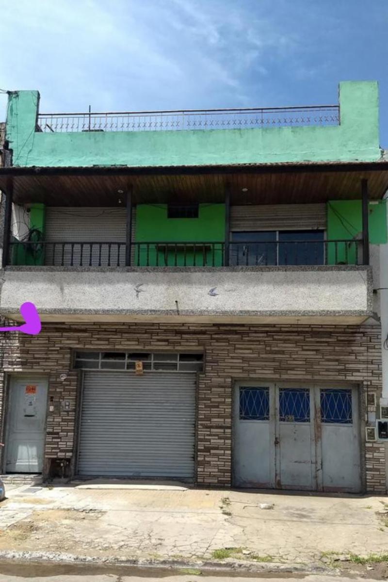 PH 3 AMBIENTES AL FRENTE CON COCHERA Y QUINCHO - PRIMER PISO POR ESCALERA -  CASEROS