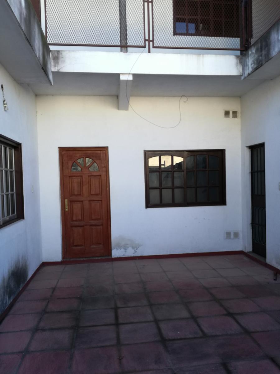 Casa en 2 plantas, ph al fondo con entrada propia independiente -  Lisandro de la Torre 3400, 3 ambientes, 2 baños, cochera. A estrenar!