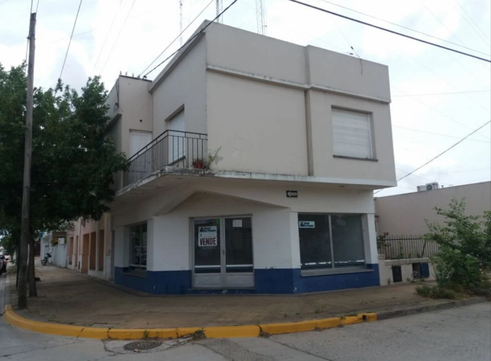 VENDO CASA CON LOCAL COM. (AV. SAN MARTIN ESQ 6 DE SEPT) SAN CAYETANO · San Cayetano — foto 11