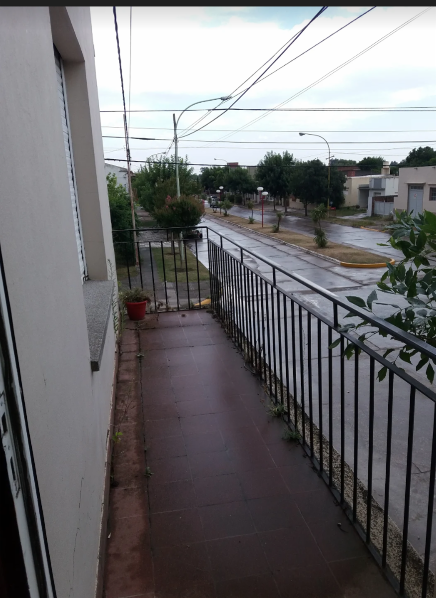 VENDO CASA CON LOCAL COM. (AV. SAN MARTIN ESQ 6 DE SEPT) SAN CAYETANO · San Cayetano — foto 7