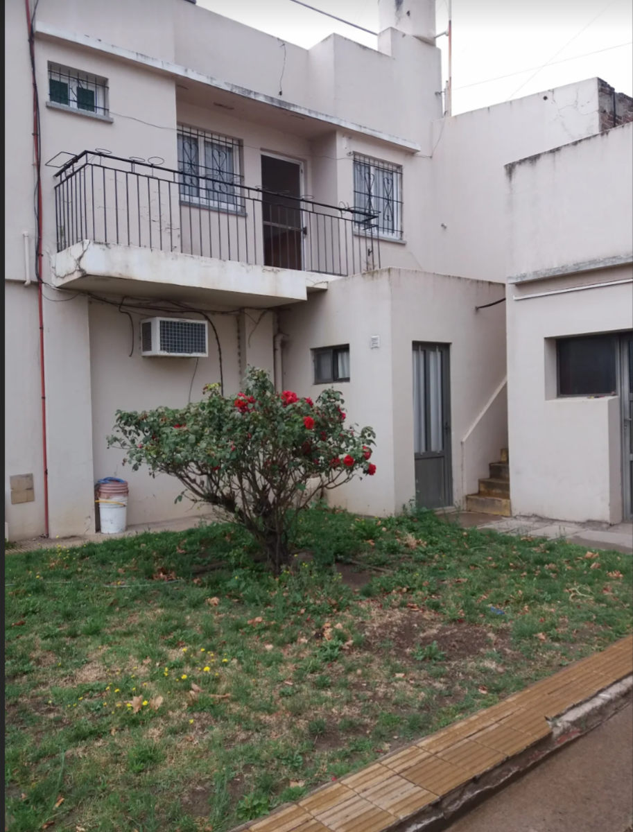 VENDO CASA CON LOCAL COM. (AV. SAN MARTIN ESQ 6 DE SEPT) SAN CAYETANO · San Cayetano — foto 9