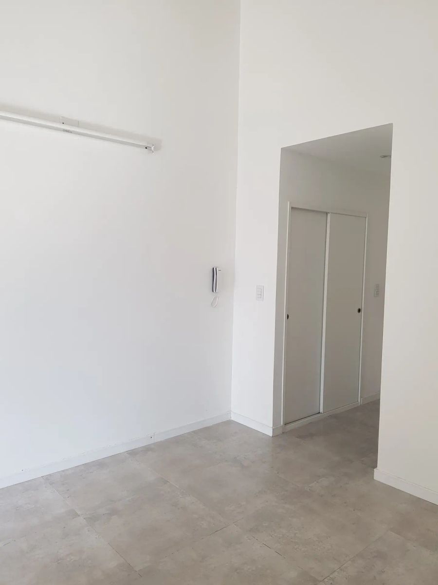 Gral. Bartolomé Mitre 2400 · Morón — foto 11