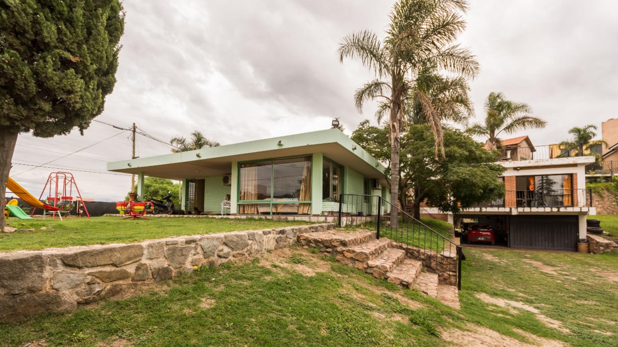 CHALET EN VENTA CON PILETA. EXCELENTE VISTA PANORAMICA
