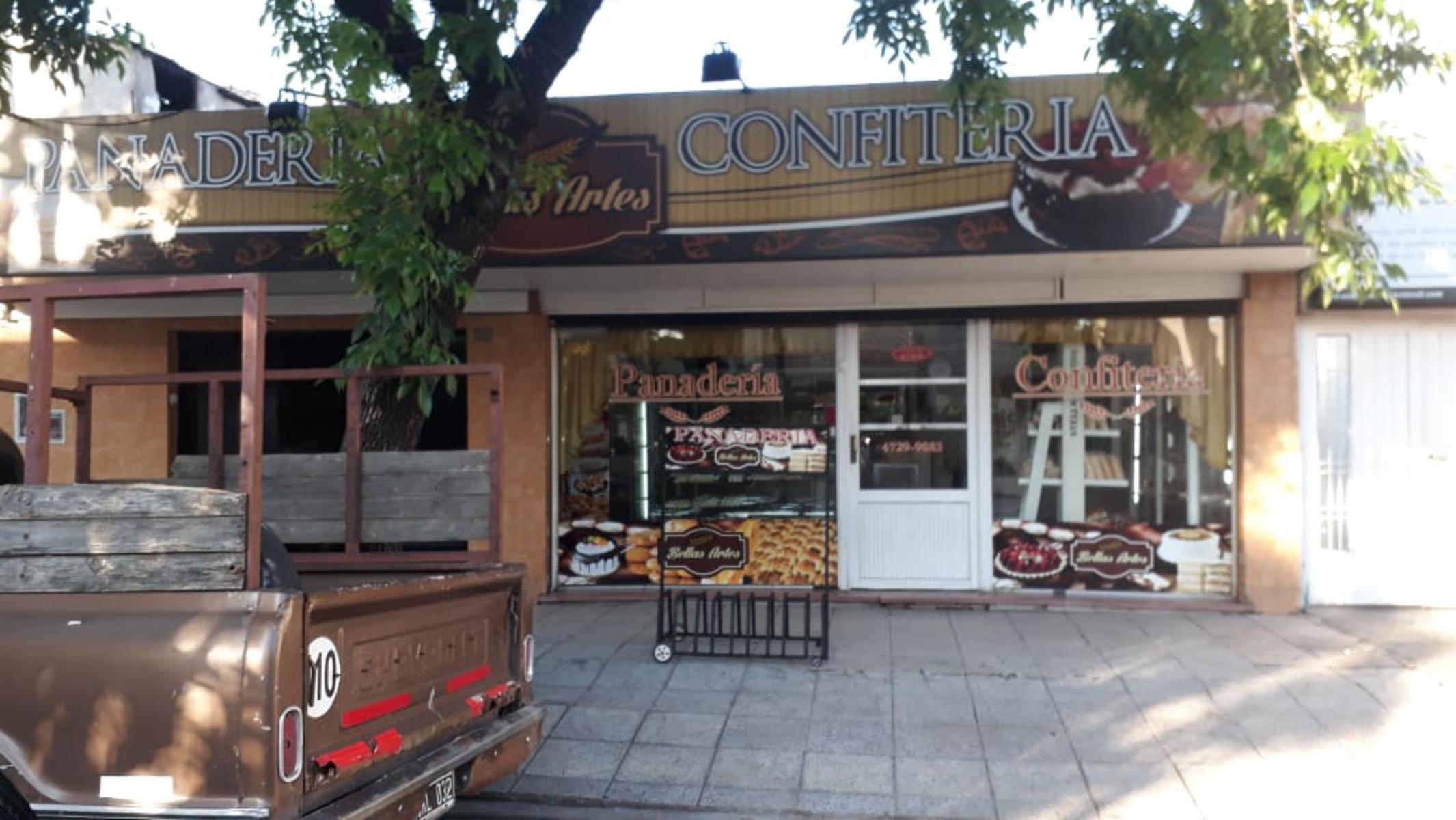 EXCELENTE LOCAL CON DEPARTAMENTO Y GALPON.