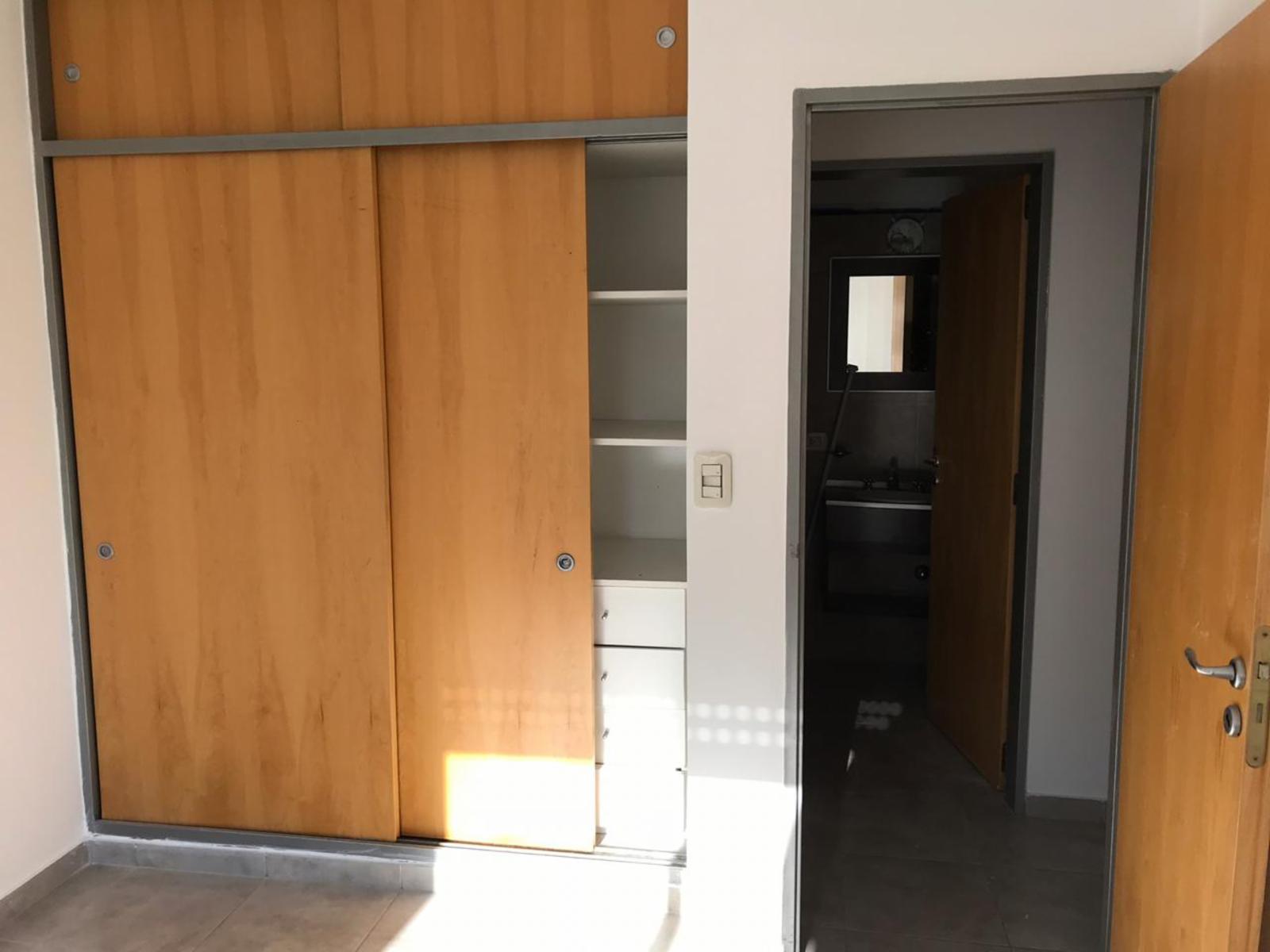 9 De Julio 462 10°C · Morón — foto 3