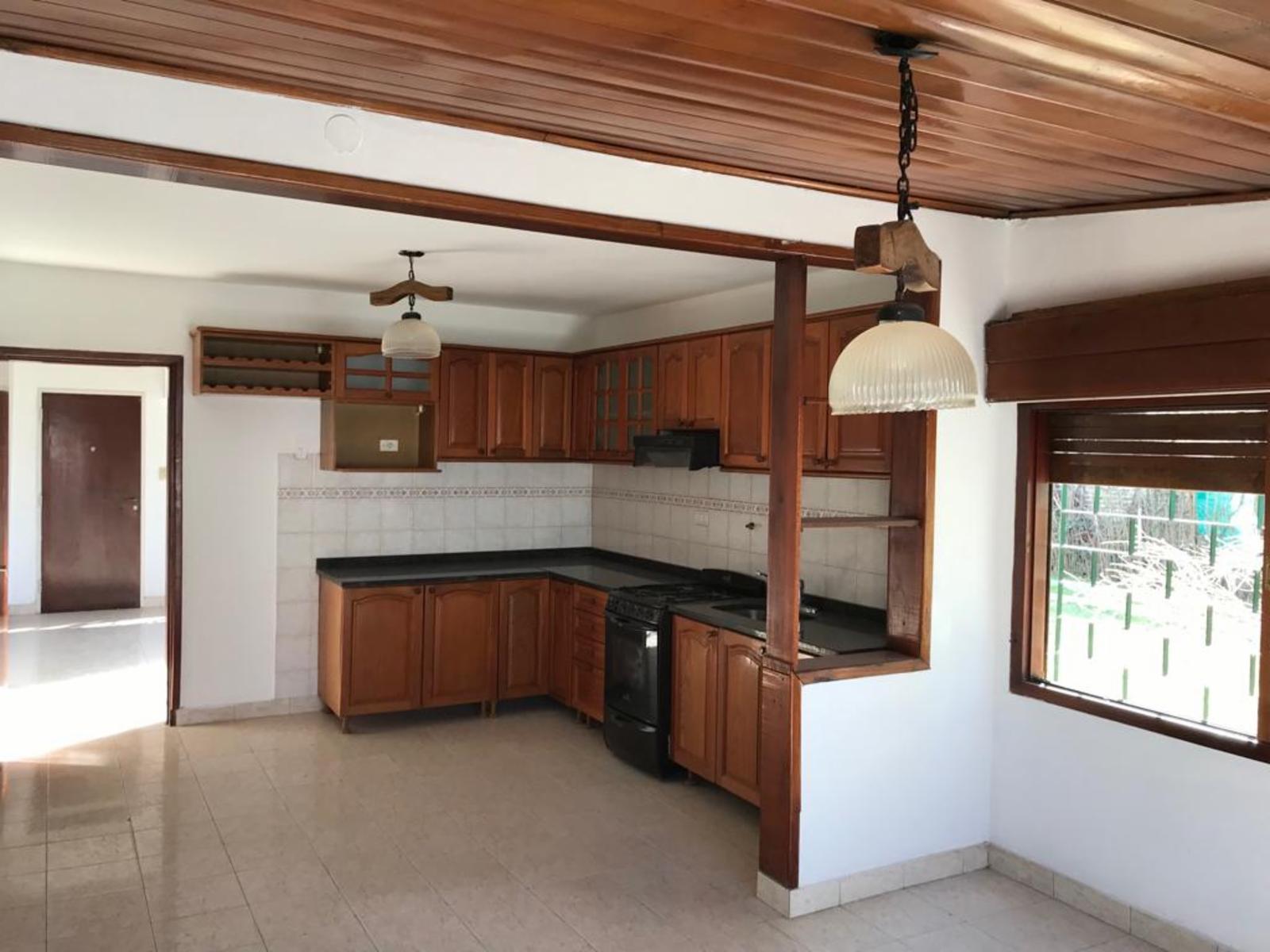 Casa estilo "Vintage" - 3 Dormitorios - Parque - Piscina - Pavimento · Escobar — foto 3