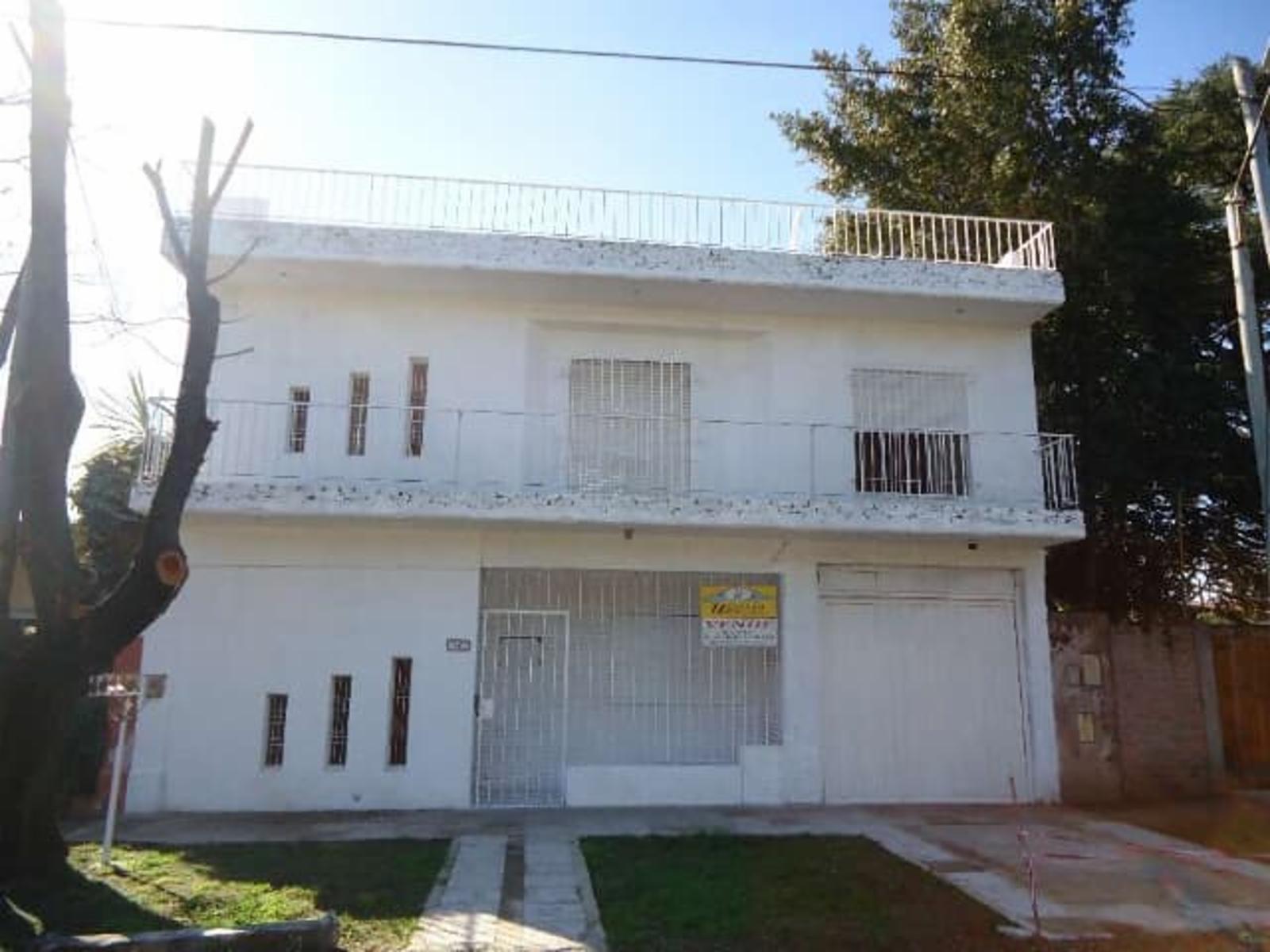 CASA EN DOS PLANTAS ITUZAINGO SUR