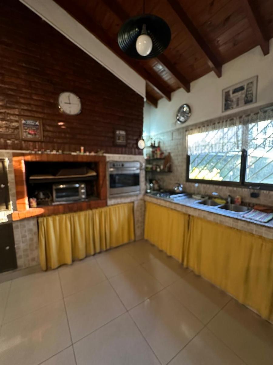 Casa de tres ambientes a la venta en Bella Vista