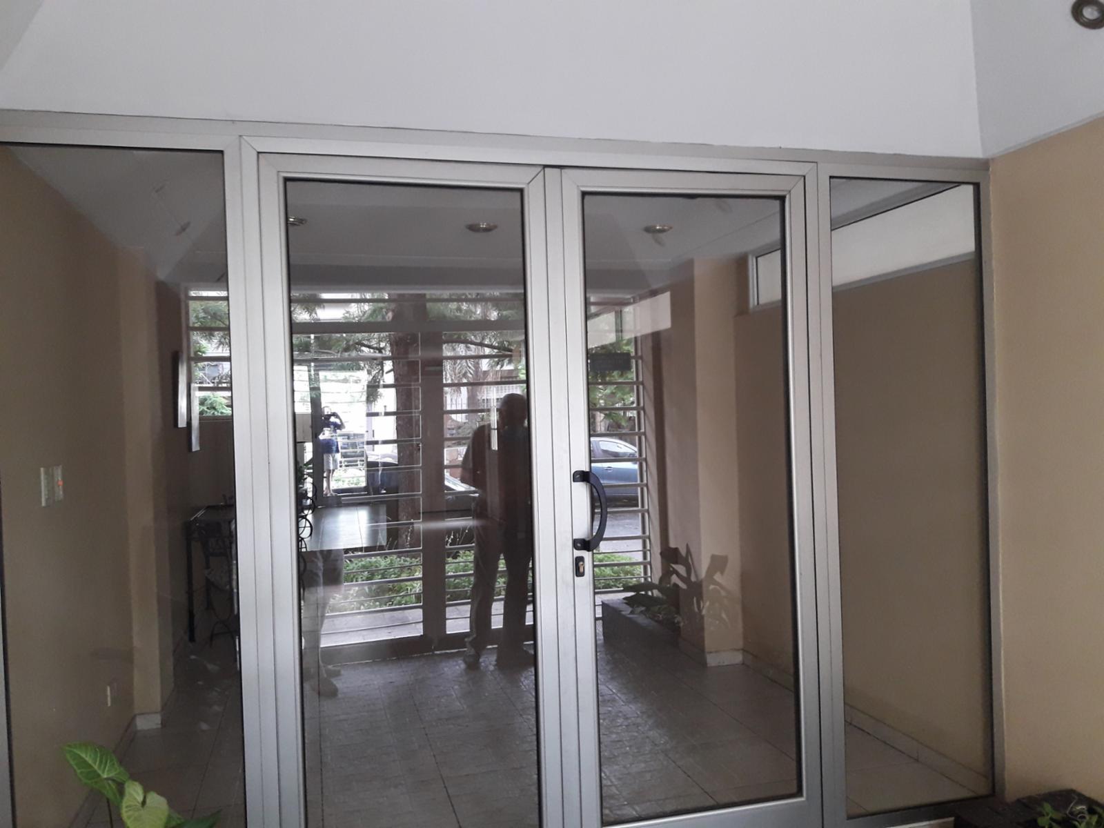 EXCELENTE DEPARTAMENTO DE 2 AMBIENTES CON COCHERA