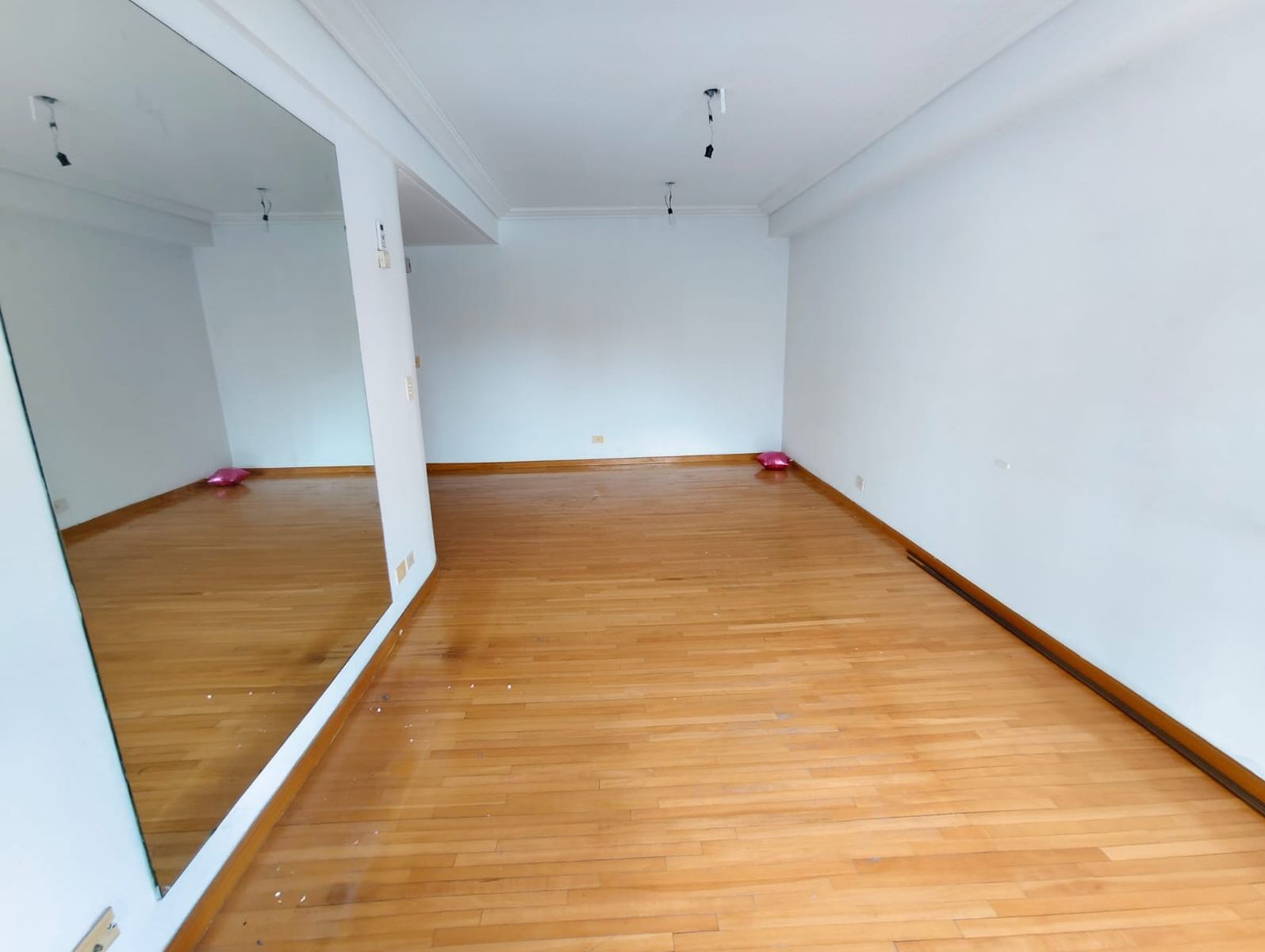 Excelente Semipiso de 4 Amb al Fte con cochera.**Apto Credito**. 96mts.Pacheco 2700. V Urquiza