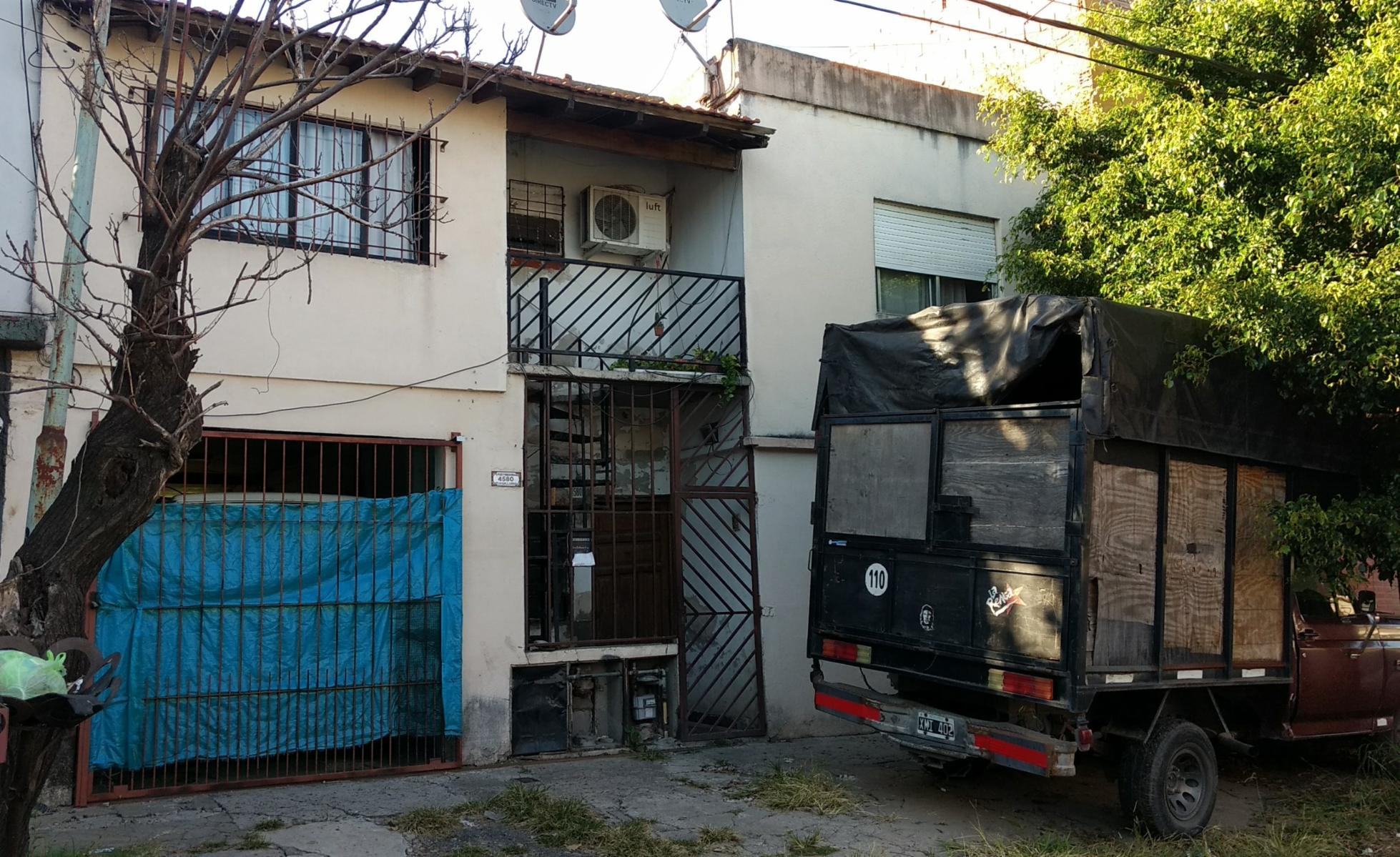 Casa Multifamiliar con cochera - Villa Ballester