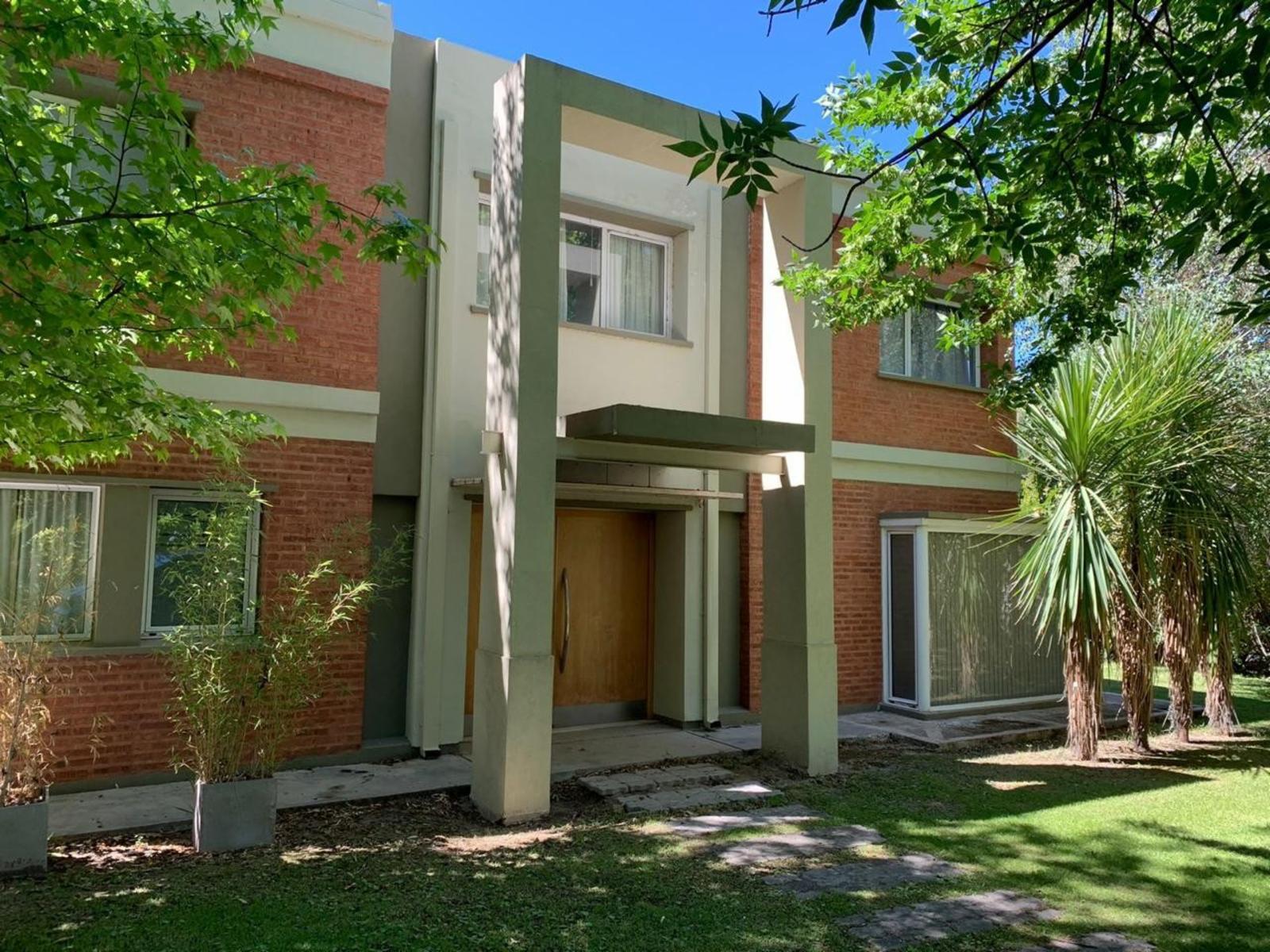 Casa Villa del Sol, con quincho y pileta