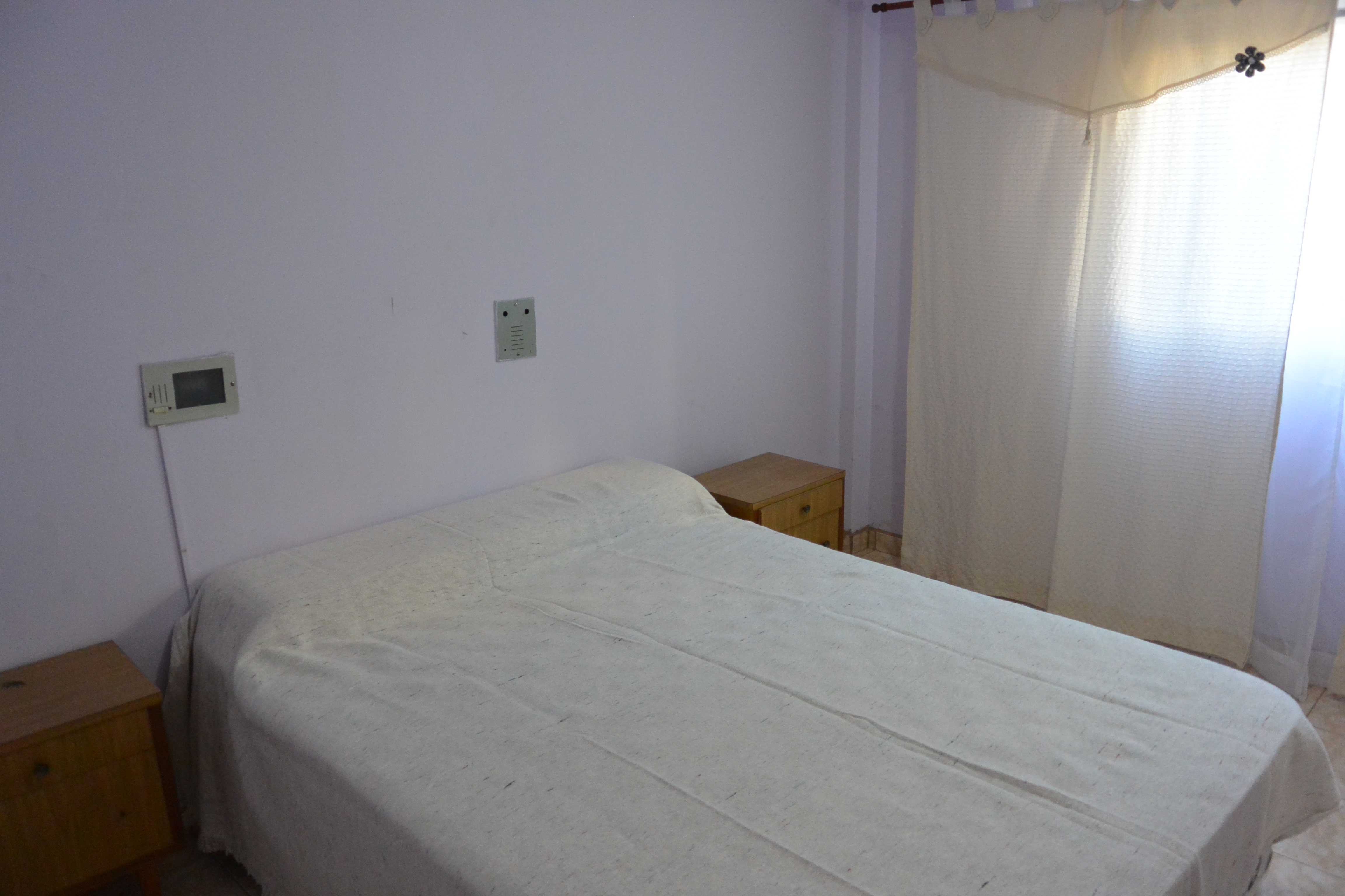 Departamento en Planta Baja de 2 dormitorios y cocina-comedor , patio con parrilla y  baño , a 1 cuadra del mar y 2 de la peatonal.