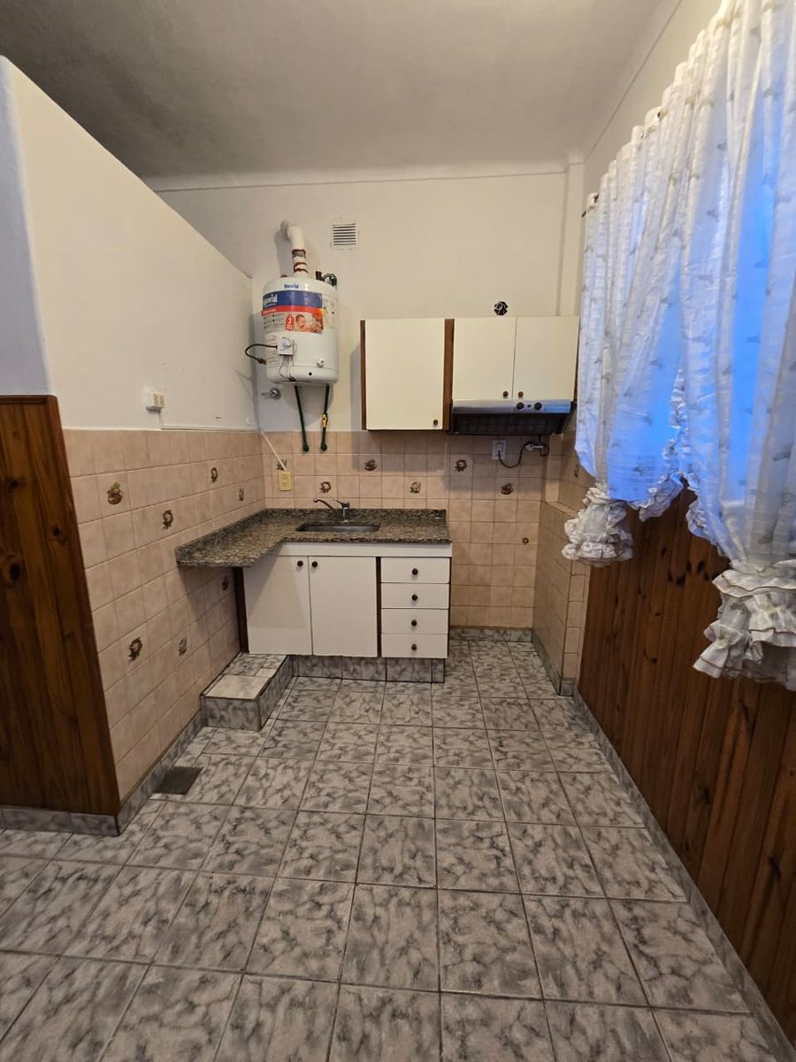 ALQUILER DE DEPARTAMENTO 2 AMBIENTES EN MONTE GRANDE - CON COCHERA - SOBRE AVENIDA BOULEVARD BUENOS AIRES