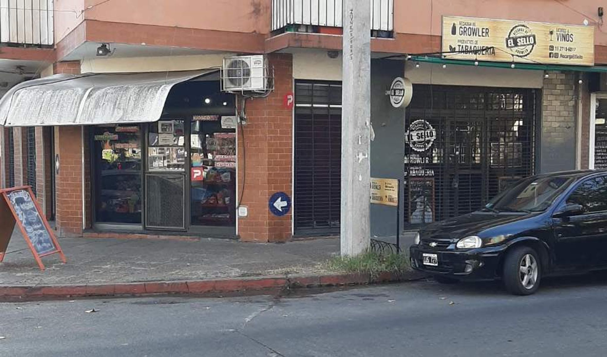 SE VENDEN DOS LOCALES JUNTOS O POR SEPARADO -MORON CENTRO
