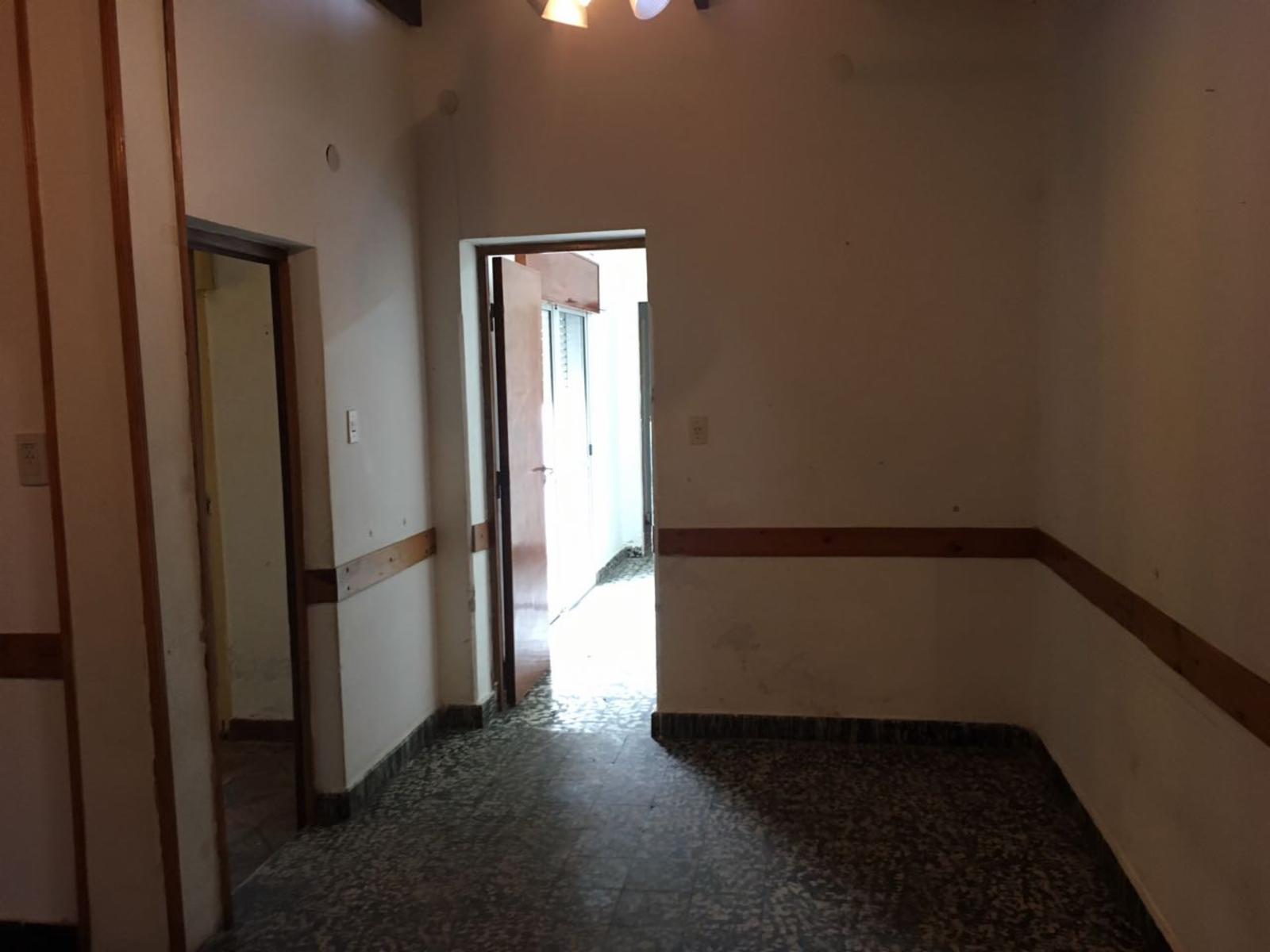 VENDO Casa - con RENTA en Suipacha esquina Tibiletti · Uruguay — foto 12