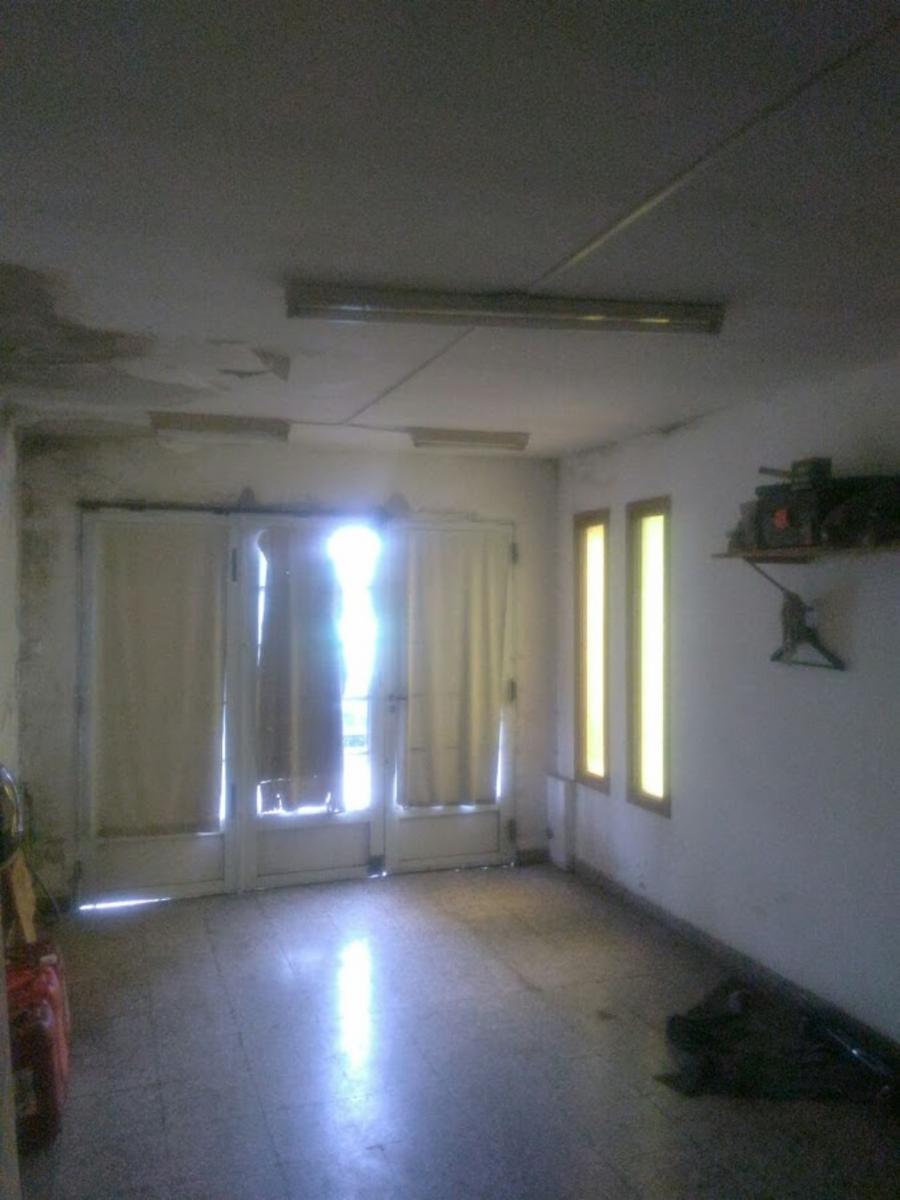 CASA 2 DORMITORIOS, BUENA UBICACIÓN, GRAN TERRENO