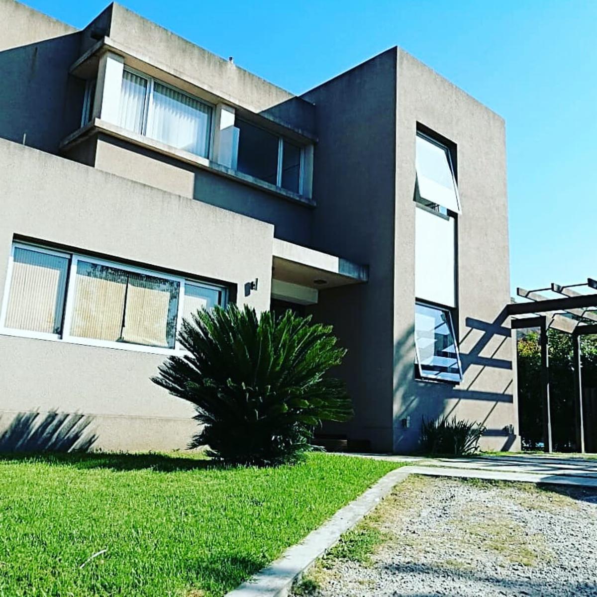 Excelente Casa - Altos del Sol