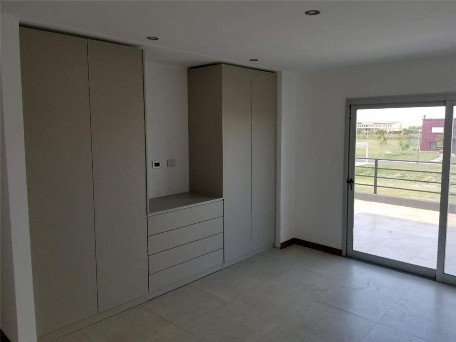 CASA A ESTRENAR C/ DISEÑO - PUERTOS DEL LAGO - BARRIO VISTAS - LOTE INTERNO