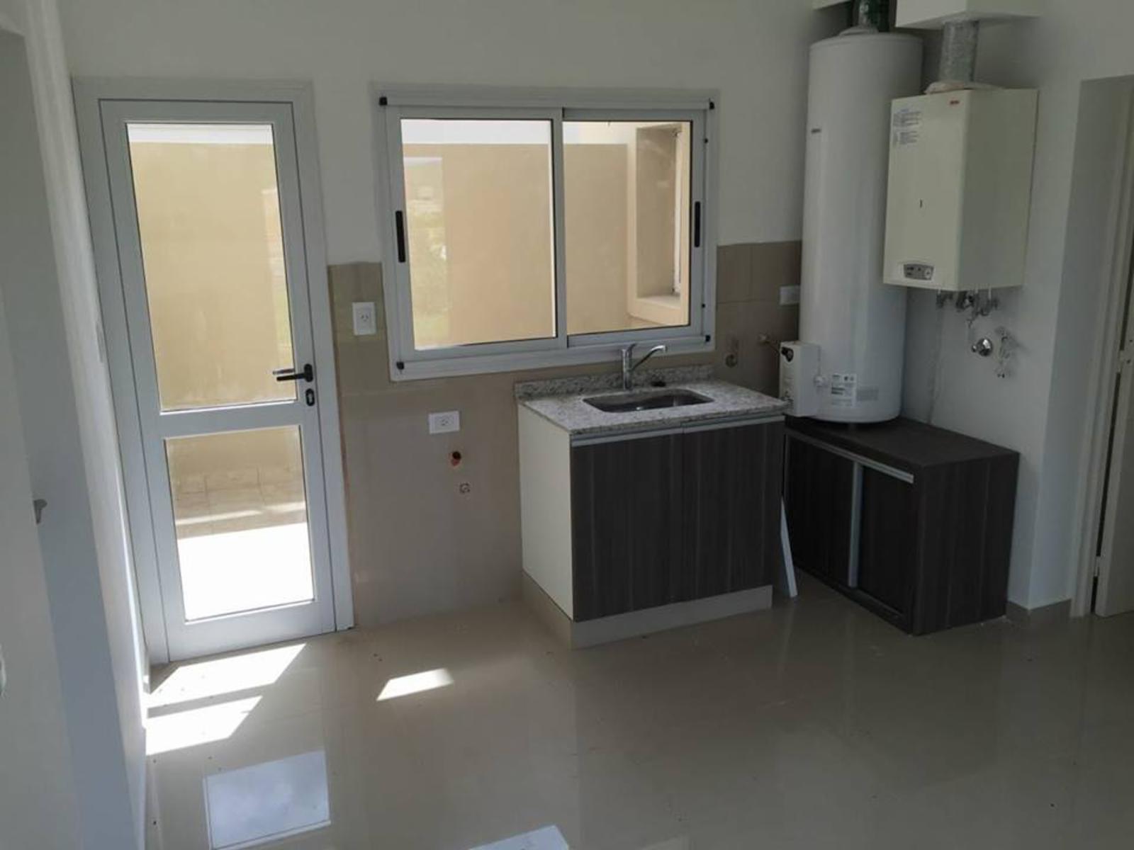 LA ARBOLADA HOLLYWOOD- HERMOSA CASA EN VENTA A ESTRENAR! 
