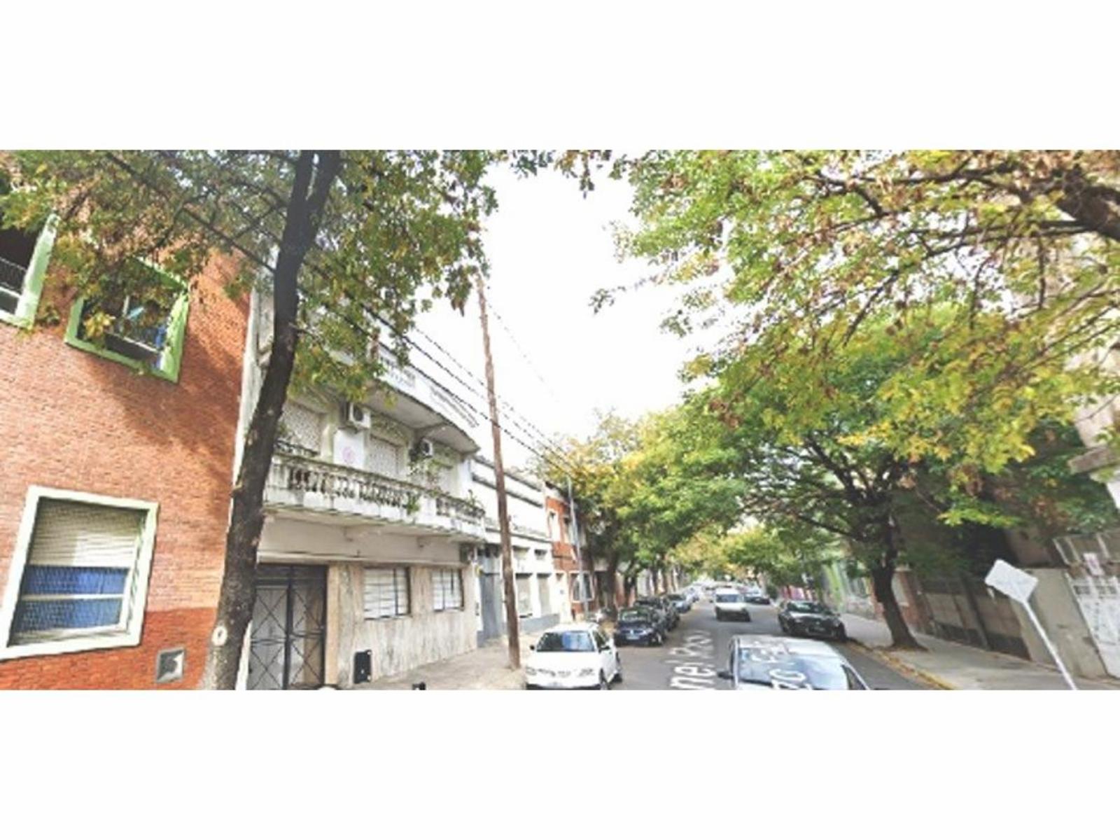 RAMON L. FALCON 4100 · Floresta — foto 3