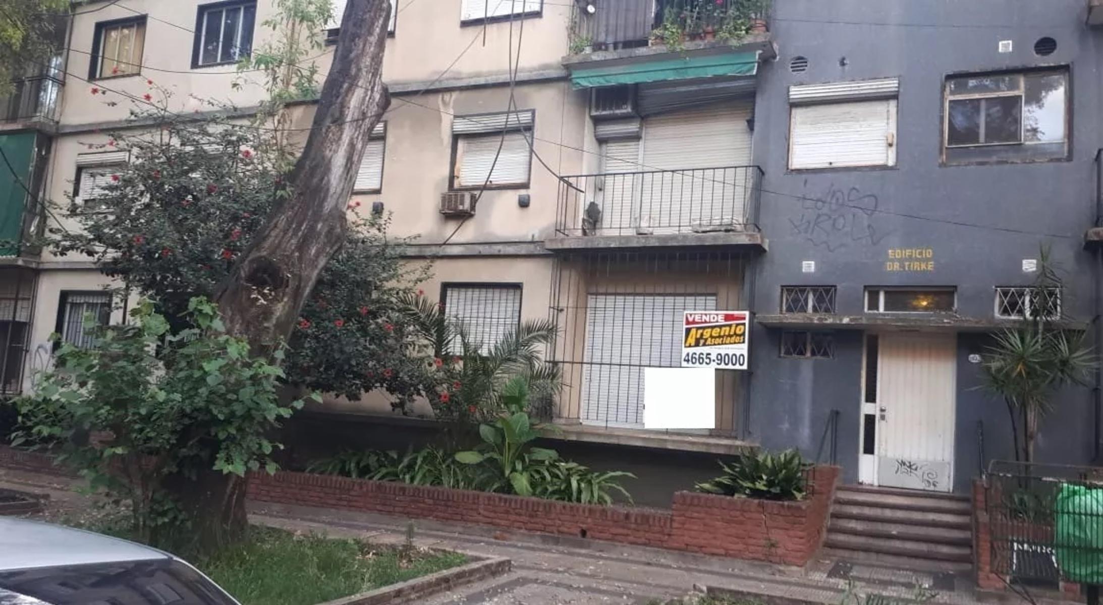 Departamento 3 amb, PBaja al frente con balcón. Ciudad Jardín.
