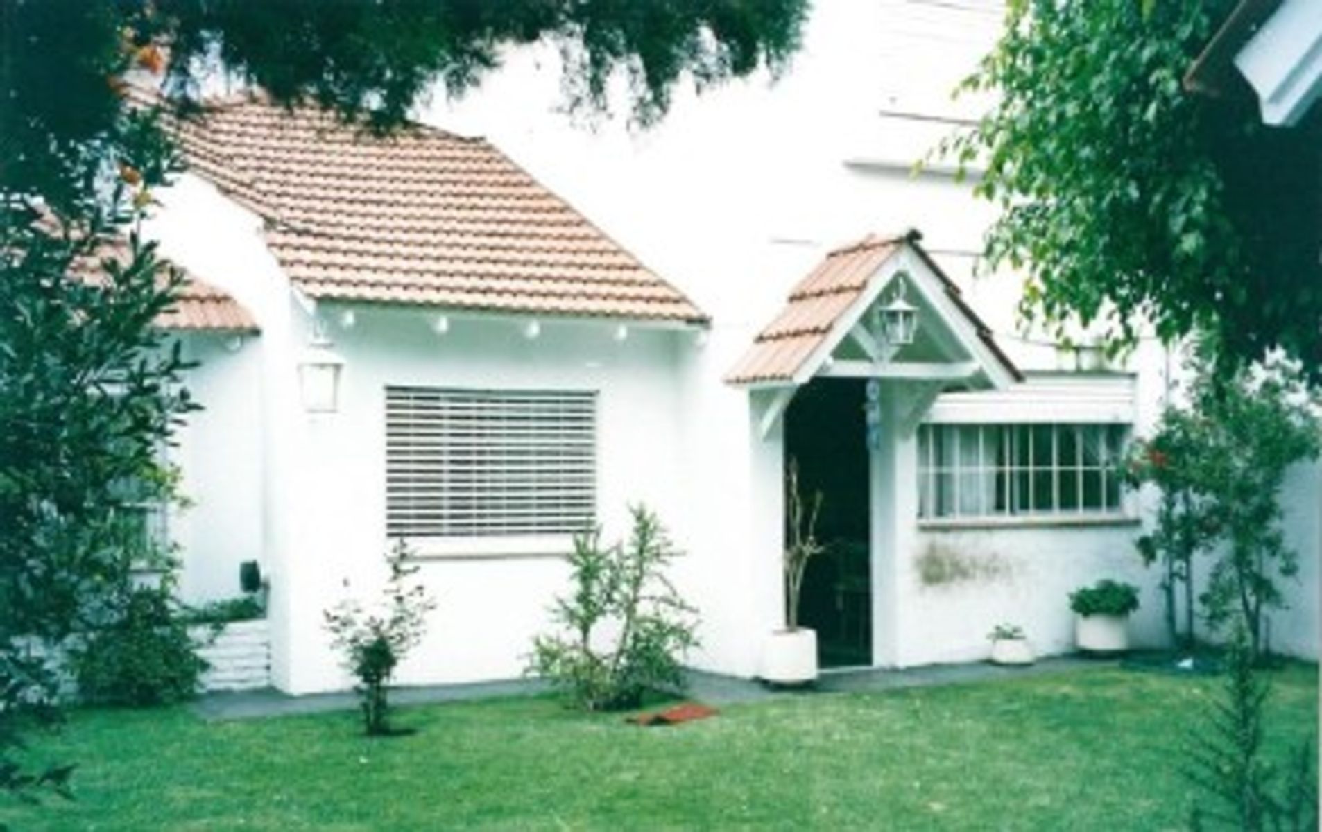 VENTA - CHALET 5 AMBIENTES CON COCHERA CASTELAR