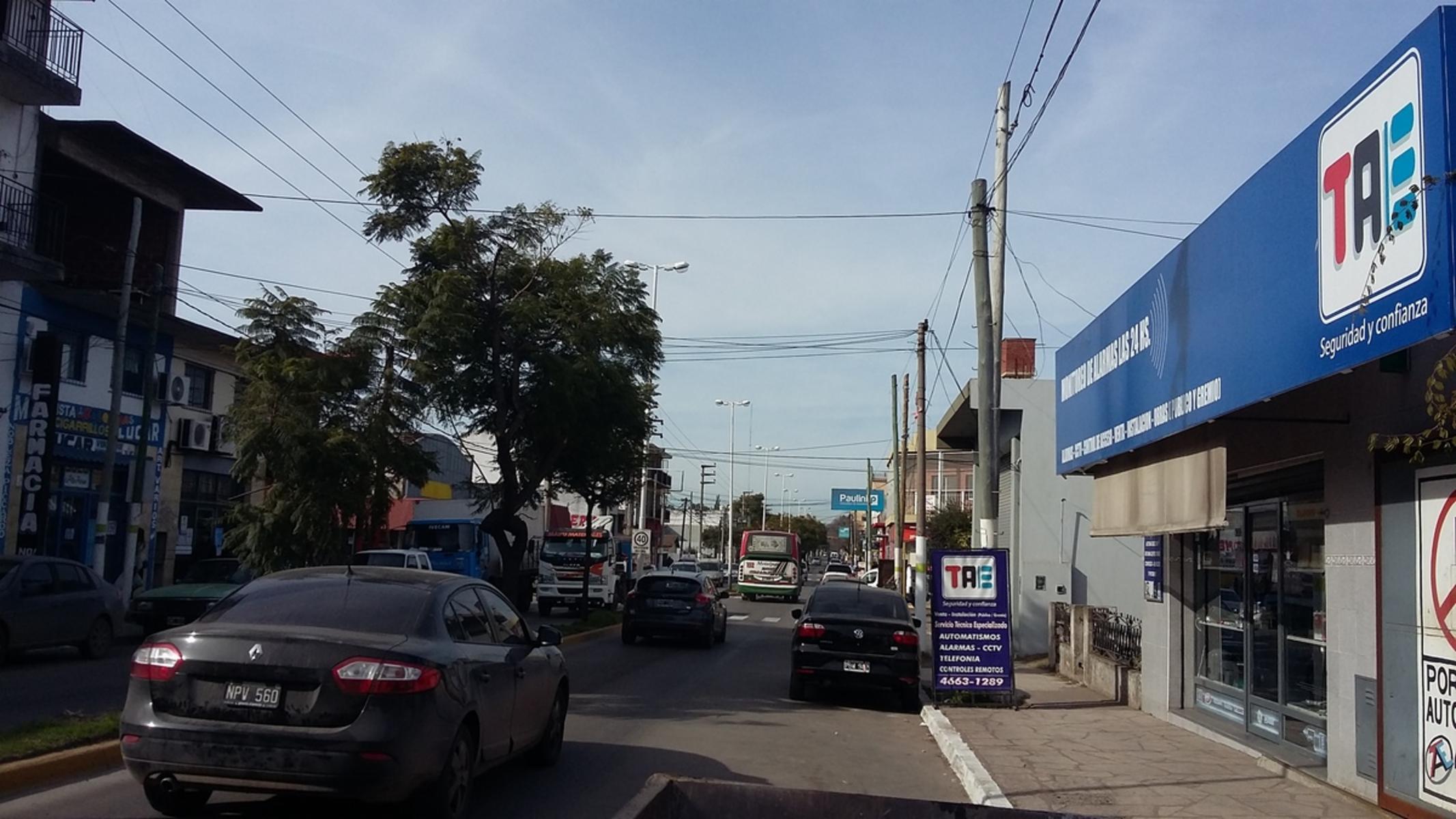 AV. PTE PERON · Malvinas Argentinas — foto 3