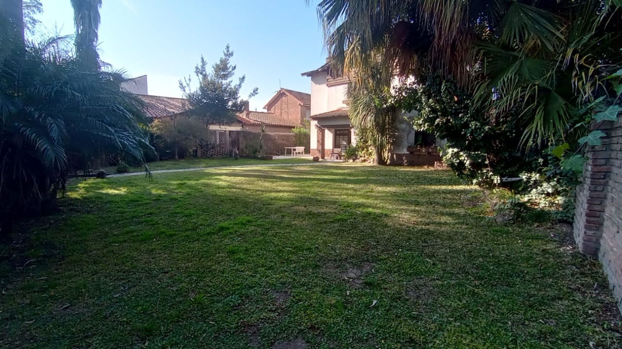 Oasis urbano con alma de hogar - Propiedad única en Ciudad Jardín