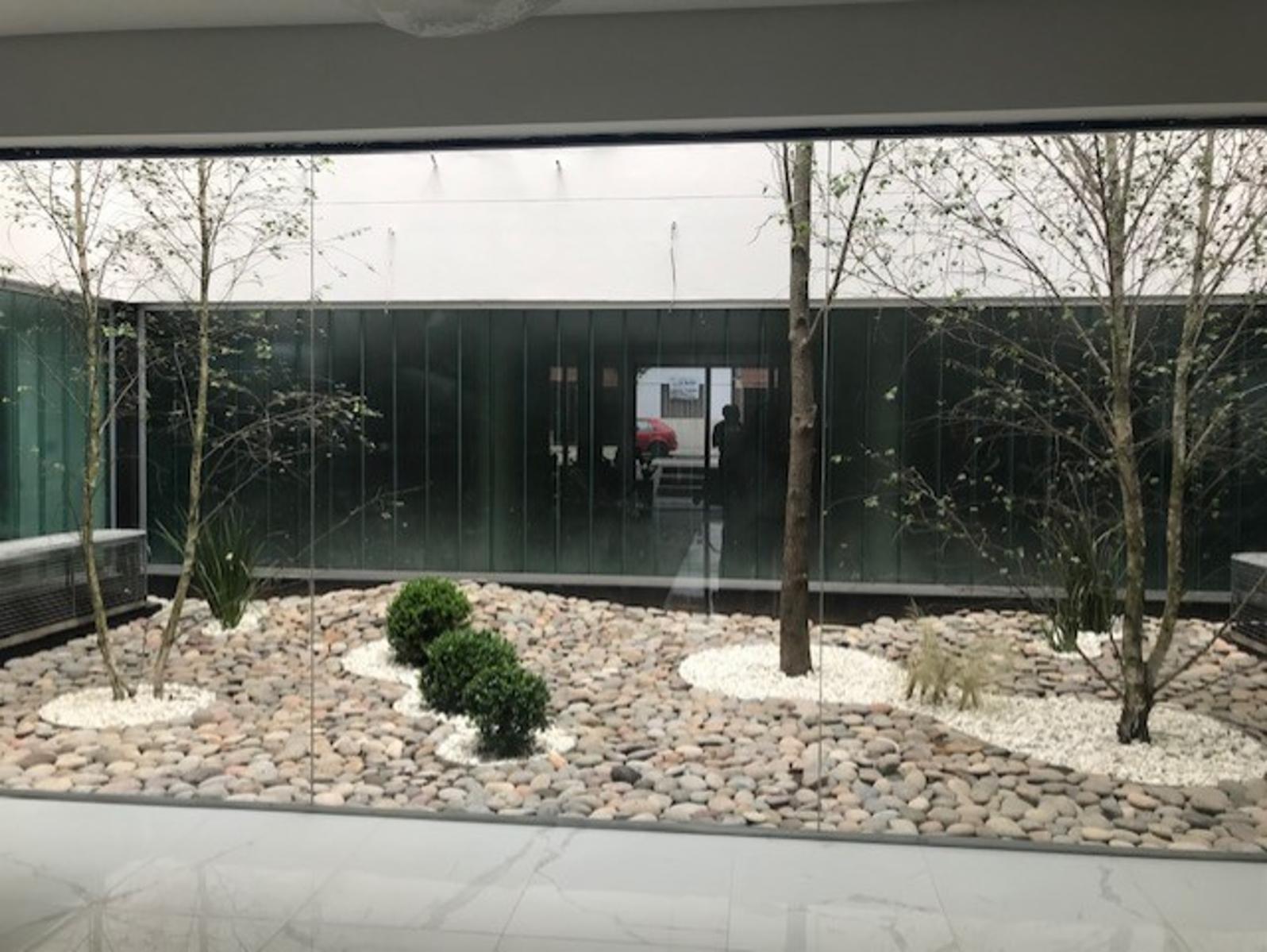 3 AMBIENTES CON COCHERA , DOS BALCONES Y PATIO CON PARRILLA , DOS BAÑOS Y DOS HABITACIONES , LAV IND